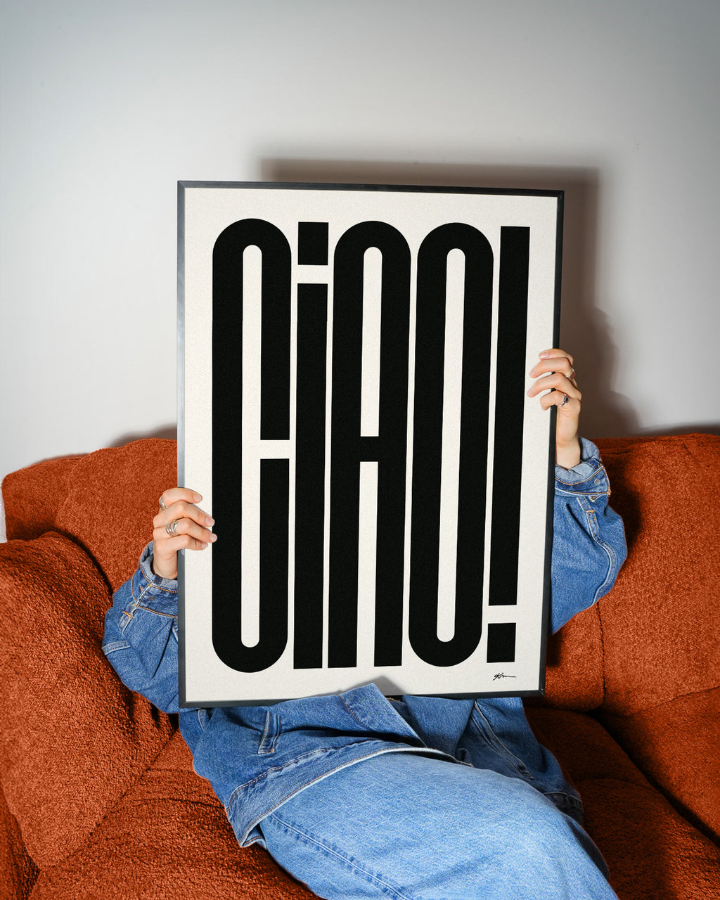Modernes Ciao Poster mit auffälliger schwarzer Typografie auf hellem Hintergrund

Minimalistisches Typografie Poster mit dem Schriftzug Ciao im Retro Design