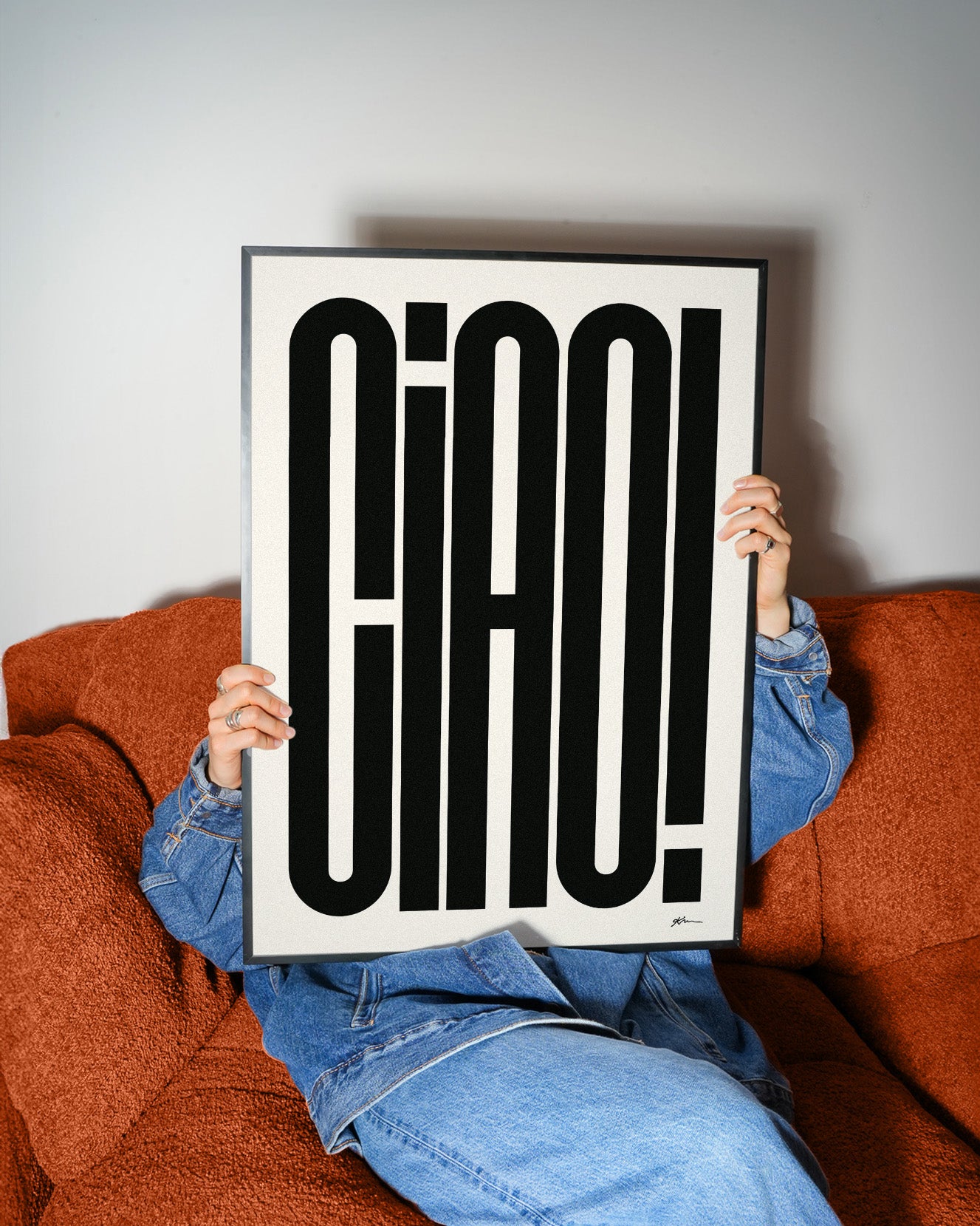 Modernes Ciao Poster mit auffälliger schwarzer Typografie auf hellem Hintergrund

Minimalistisches Typografie Poster mit dem Schriftzug Ciao im Retro Design