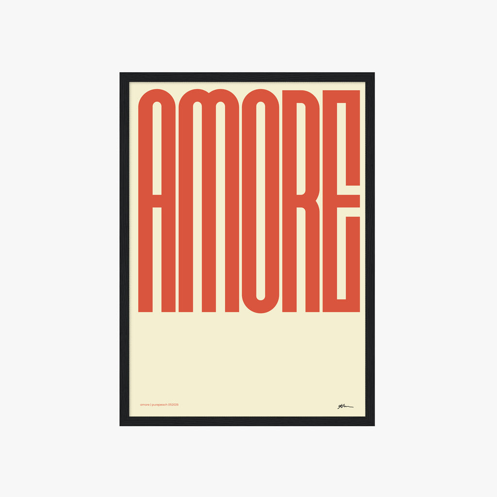 Modernes Amore Poster mit auffälliger Typografie im Retro Stil für Wohnzimmer und Schlafzimmer

Typografie Wandbild mit dem Schriftzug Amore in warmen Rot- und Cremetönen

Minimalistisches Amore Poster als moderne Wanddeko mit italienischem Flair

Retro Typografie Poster mit großem Amore Schriftzug für stilvolle Wohnräume

Elegantes Statement Poster mit Amore Typografie im modernen Interior Design