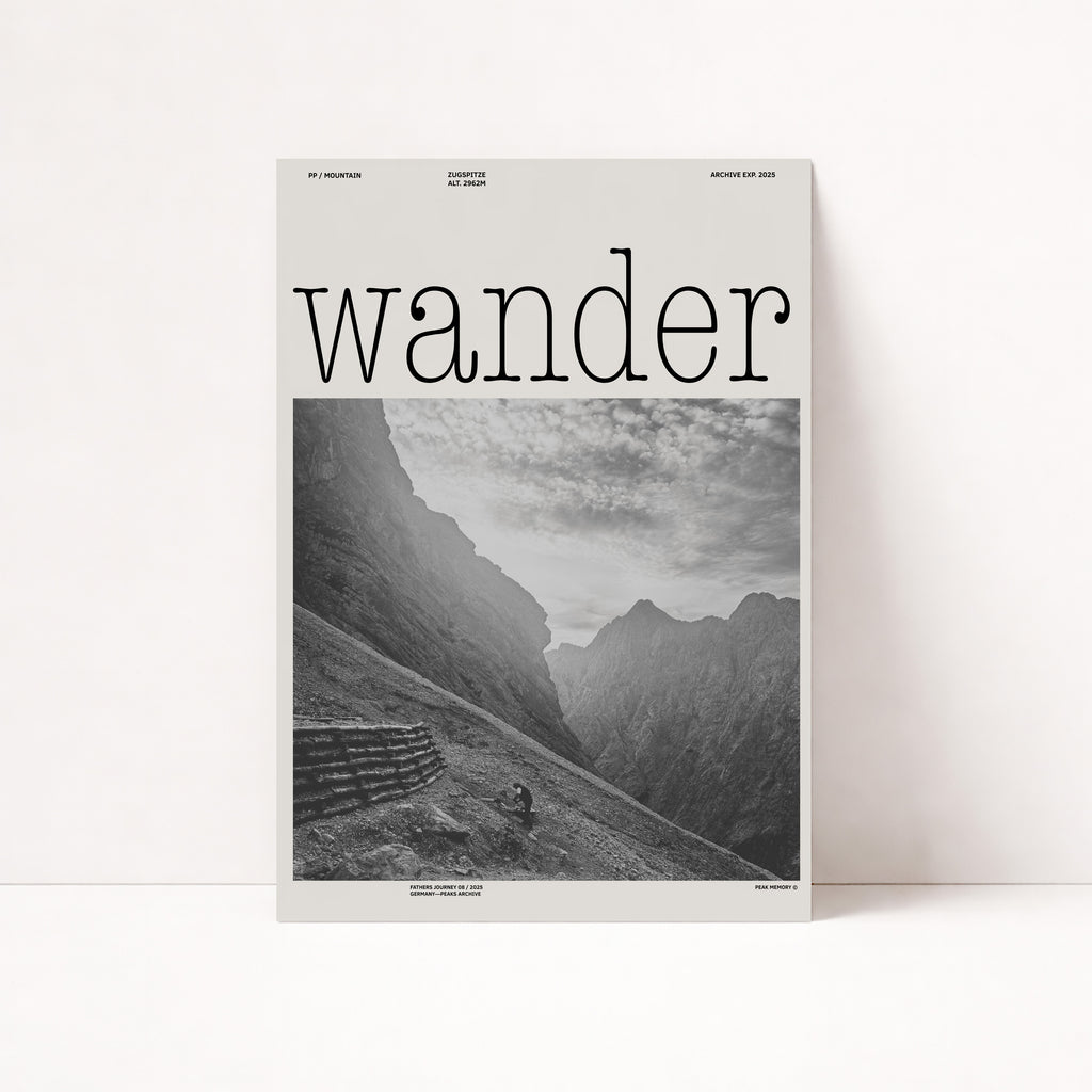Schwarzweiß Poster der Knorrhütte vor dem Aufstieg zur Zugspitze mit Berglandschaft im Reintal und Wanderer am Hang