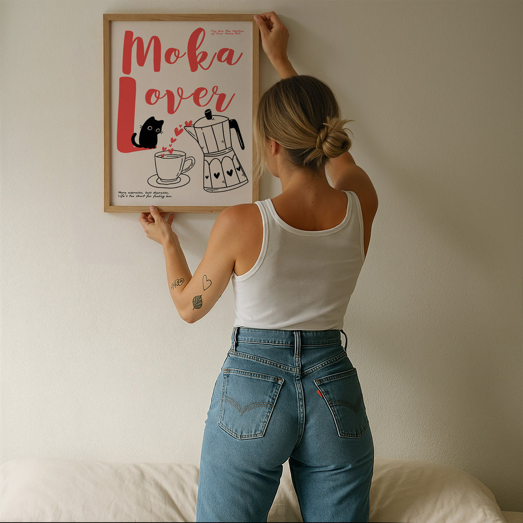 Retro Kaffee Poster mit Espressokanne und Herzdetails – dekorativer Kunstdruck für Küchenwand

Minimalistisches Coffee Poster mit Moka Pot Illustration – stilvolle Wanddeko für Barista Küche