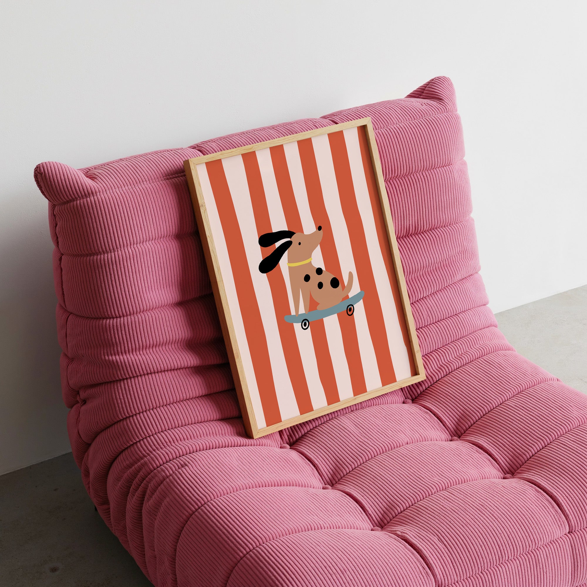 Aesthetic Kinderposter mit süßem Hund auf Skateboard und warmen Farben – kreative Wanddeko für moderne Kinderzimmer