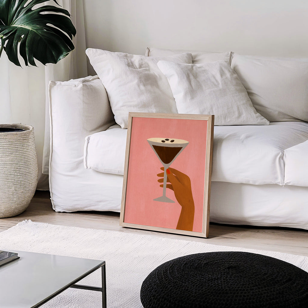 Modernes Coffee Cocktail Poster mit Espresso Martini Illustration in warmen Farben