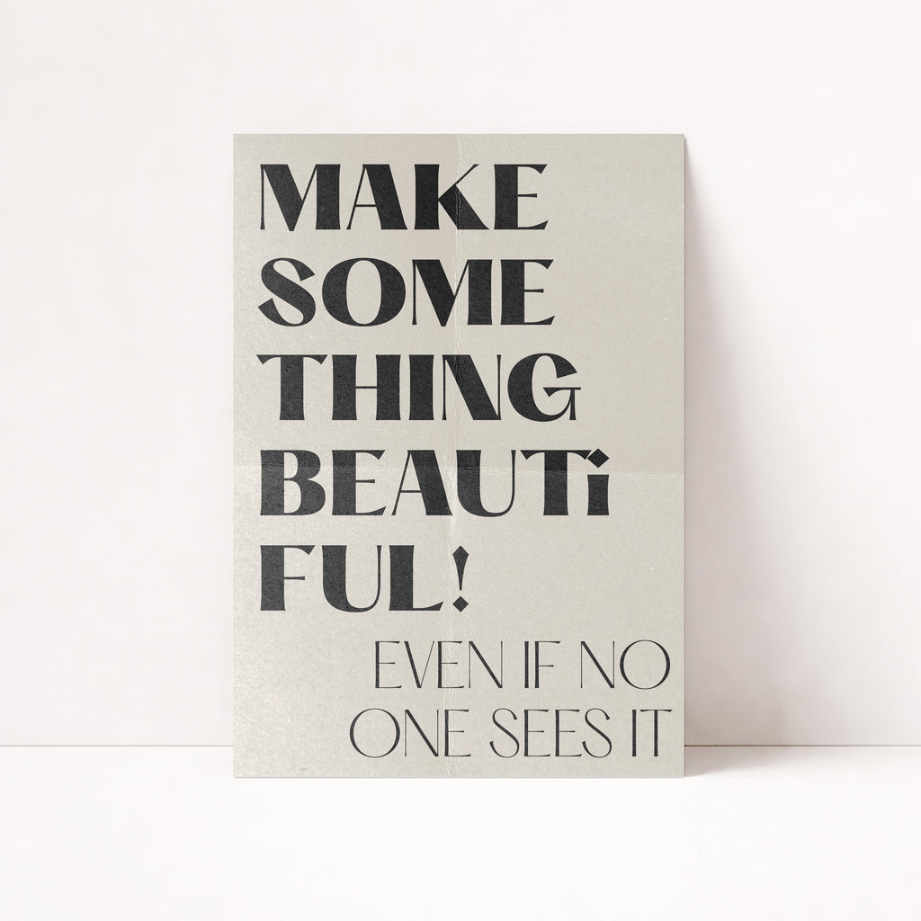Minimalistisches Typografie Poster mit Schriftzug Make Something Beautiful – moderne Wanddeko für Wohnzimmer oder Home Office