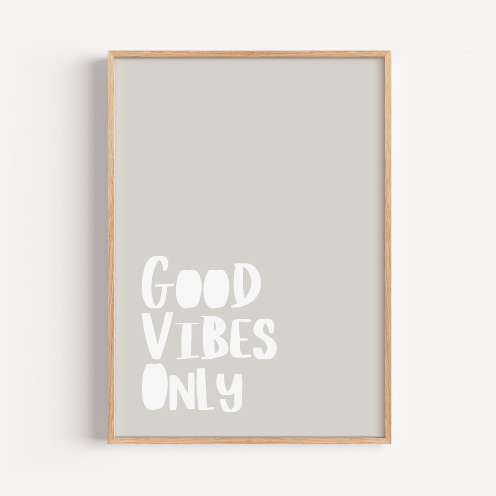 Typografie Wandbild Good Vibes Only im minimalistischen Interior Stil