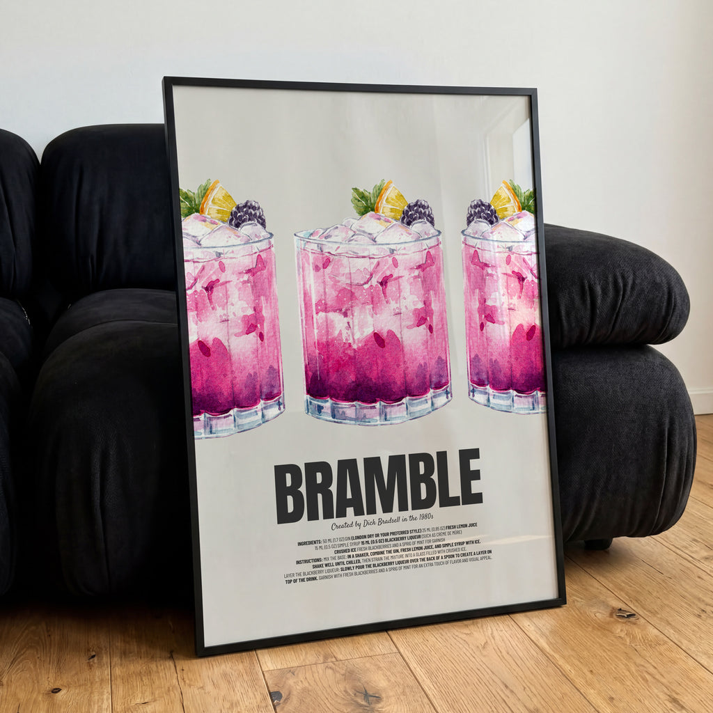 Modernes Bramble Cocktail Poster mit pinken Drink Illustrationen für Küche oder Home Bar
Stilvolles Cocktail Wandbild mit Bramble Rezept und moderner Typografie im Retro Stil
Ästhetisches Cocktail Poster mit Beerencocktails für moderne Küchen und Barbereiche
Bramble Drink Poster mit illustrativen Cocktails in Pink und Lila als moderne Wanddeko
Künstlerisches Cocktail Rezept Poster für Home Bar, Küche oder stilvolles Wohnzimmer