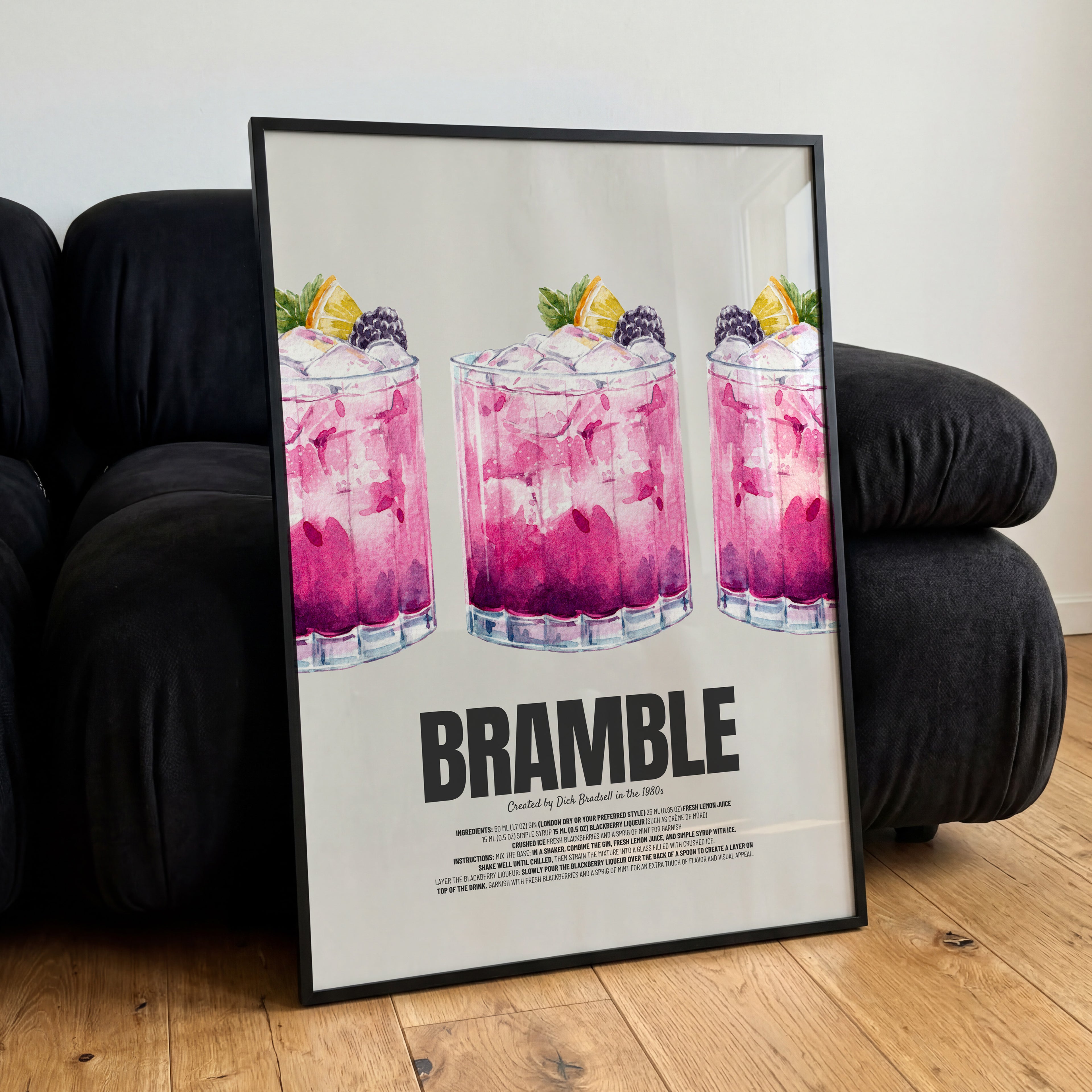 Modernes Bramble Cocktail Poster mit pinken Drink Illustrationen für Küche oder Home Bar
Stilvolles Cocktail Wandbild mit Bramble Rezept und moderner Typografie im Retro Stil
Ästhetisches Cocktail Poster mit Beerencocktails für moderne Küchen und Barbereiche
Bramble Drink Poster mit illustrativen Cocktails in Pink und Lila als moderne Wanddeko
Künstlerisches Cocktail Rezept Poster für Home Bar, Küche oder stilvolles Wohnzimmer
