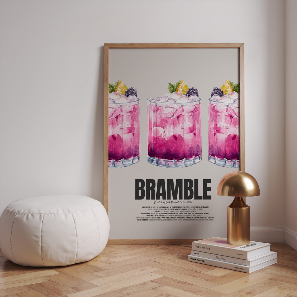 Modernes Bramble Cocktail Poster mit pinken Drink Illustrationen für Küche oder Home Bar
Stilvolles Cocktail Wandbild mit Bramble Rezept und moderner Typografie im Retro Stil
Ästhetisches Cocktail Poster mit Beerencocktails für moderne Küchen und Barbereiche
Bramble Drink Poster mit illustrativen Cocktails in Pink und Lila als moderne Wanddeko
Künstlerisches Cocktail Rezept Poster für Home Bar, Küche oder stilvolles Wohnzimmer
