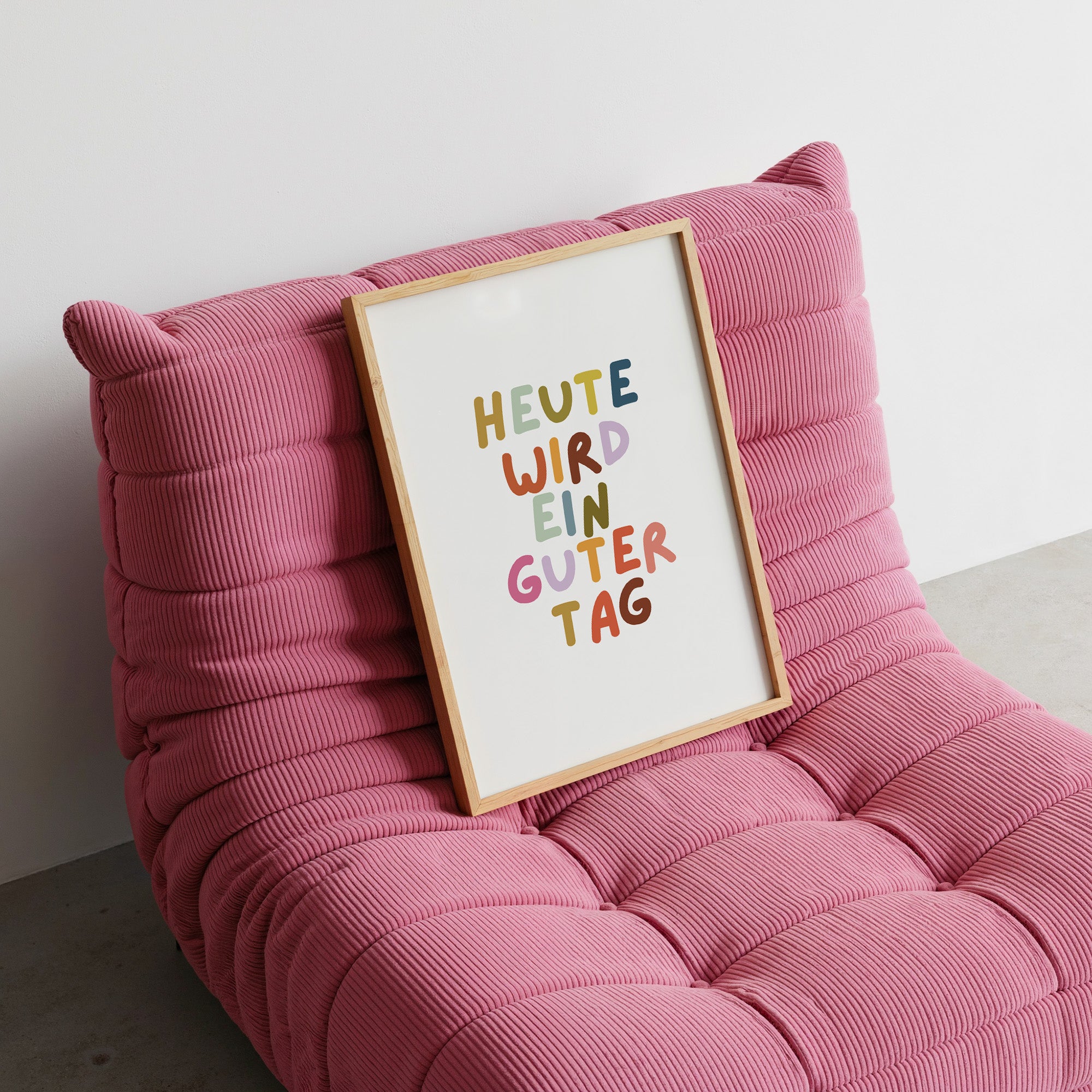 Farbenfrohes Typografie Poster mit dem Spruch Heute wird ein guter Tag – moderne Wanddeko für Wohnzimmer

Motivierendes Wandbild mit bunter Typografie und positiver Botschaft – stilvoller Kunstdruck für moderne Räume