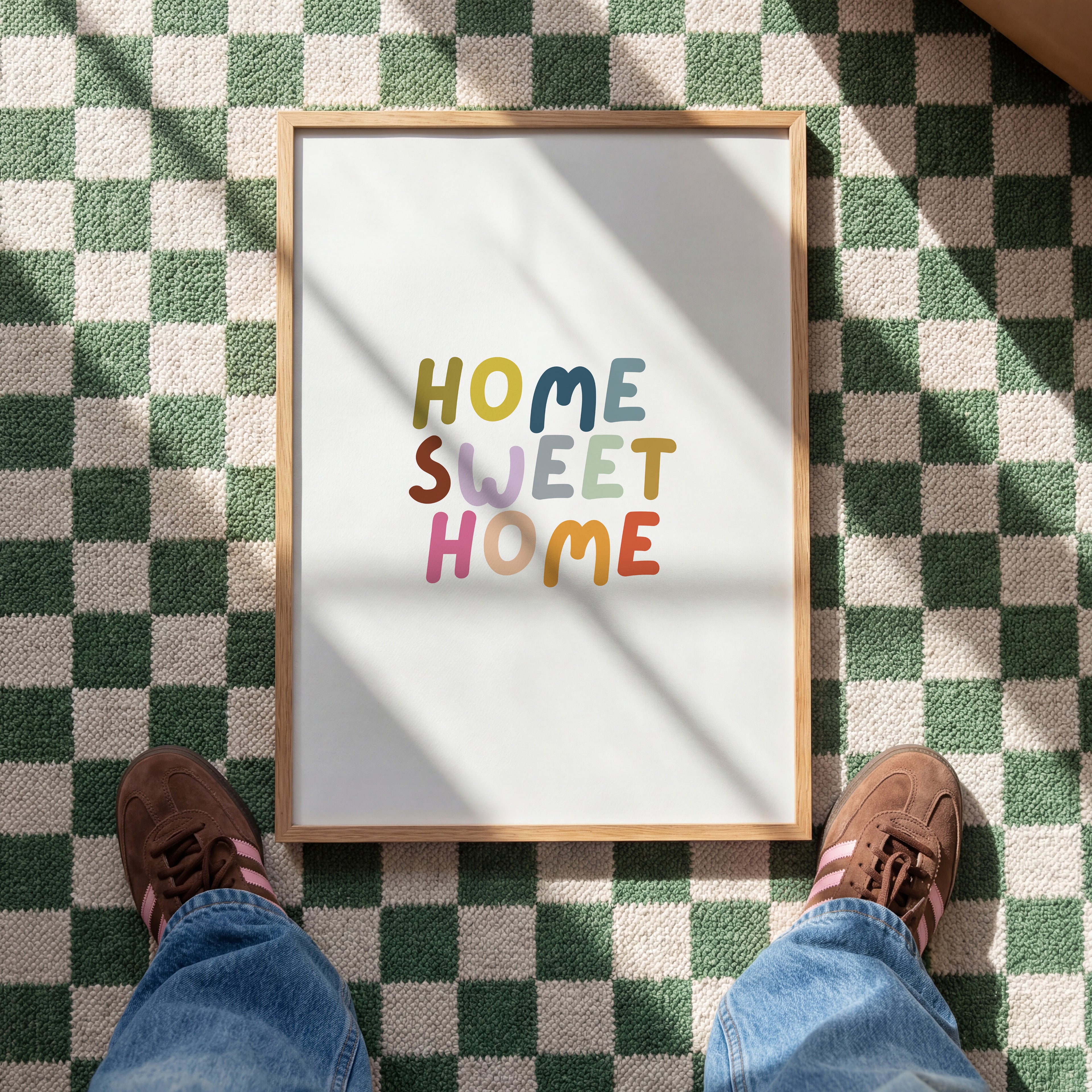 Home Sweet Home Poster mit farbenfroher Typografie – moderne Wanddeko für Wohnzimmer und Flur

Skandinavisches Typografie Poster mit Home Sweet Home Schriftzug – stilvolle Wandkunst für Zuhause