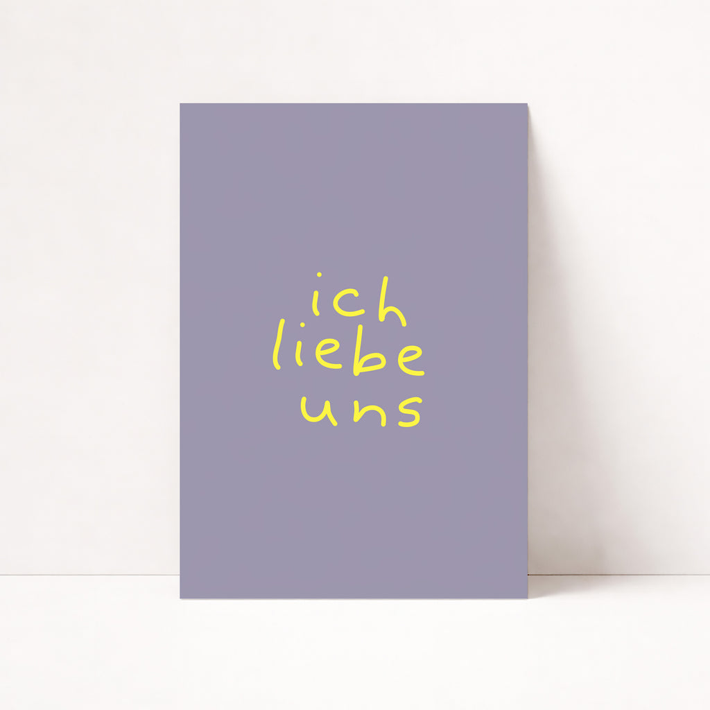 Minimalistisches Ich liebe uns Poster mit handgeschriebener Typografie auf sanftem Hintergrund – moderne Wanddeko für Wohnzimmer