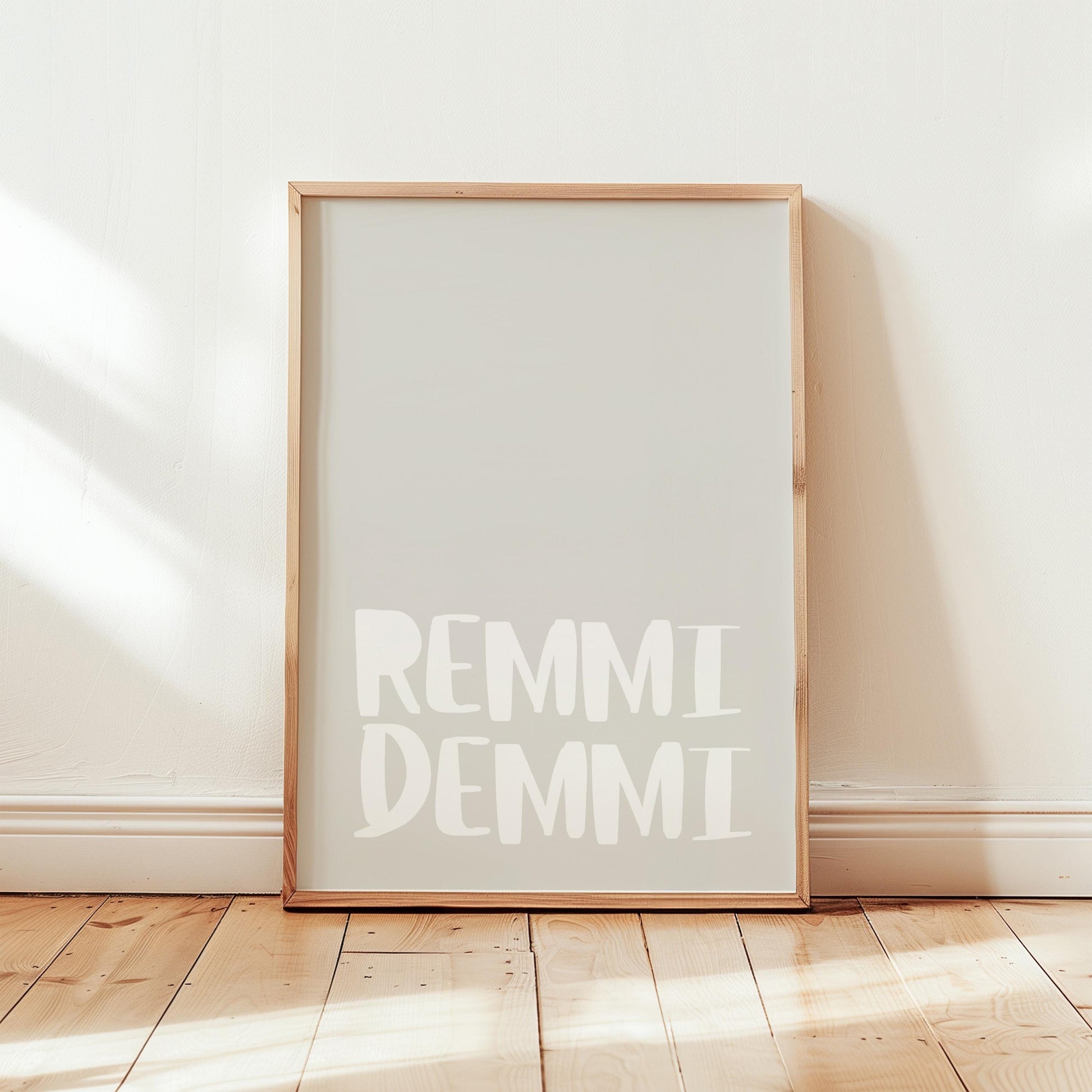 Poster "REMMIDEMMI" – Bold typography on a beige background. A creative statement piece for minimalist spaces with humor and style.