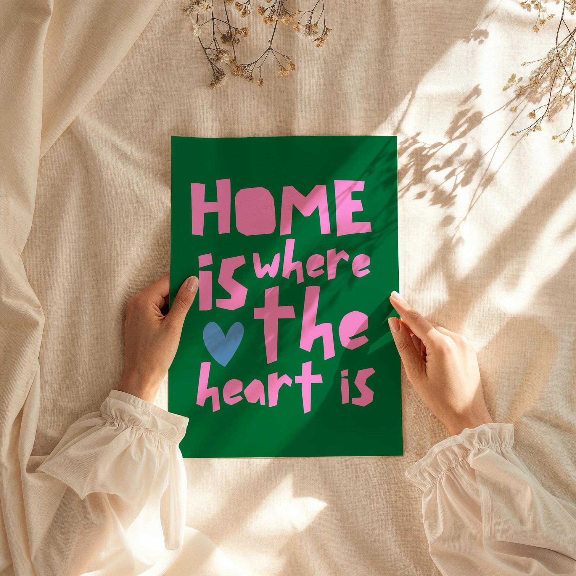 Poster "Home is Where the Heart Is" – Motivational Wall Art for Cozy Home Decor