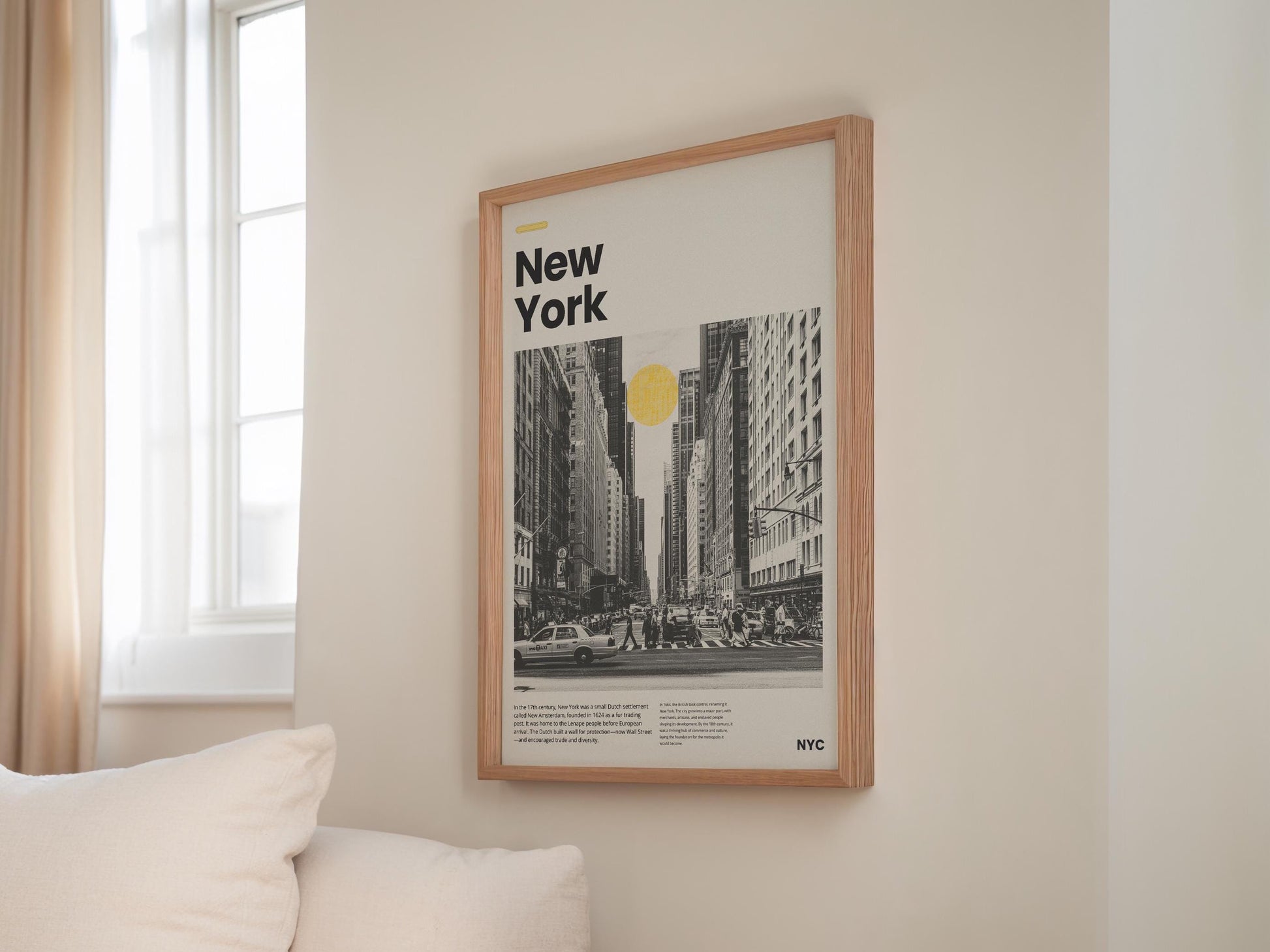 Englisch: Black-and-white New York City poster featuring a busy street with taxis and pedestrians. A vintage-style urban print with a bold yellow sun in the background. Modern minimalist wall decor for city lovers.

Deutsch: Schwarz-weißes New York Poster mit belebter Straße, Taxis und Fußgängern. Vintage-Stadtbild mit auffälliger gelber Sonne. Moderne minimalistische Wanddeko für Stadtliebhaber.