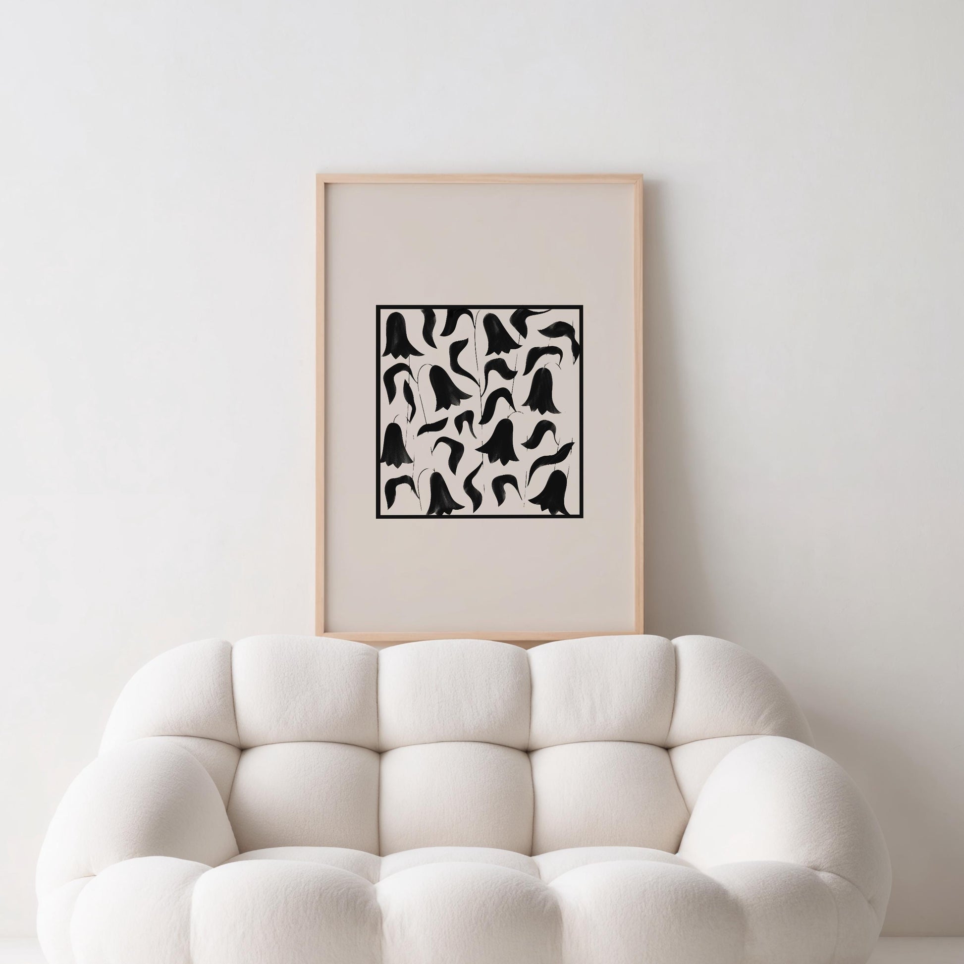 Poster Tulip Stencil | Black Beige Art Print | Modern Floral Painting | Minimal Wall Art | Elegant Flower Decor | Stylish Botanical Design