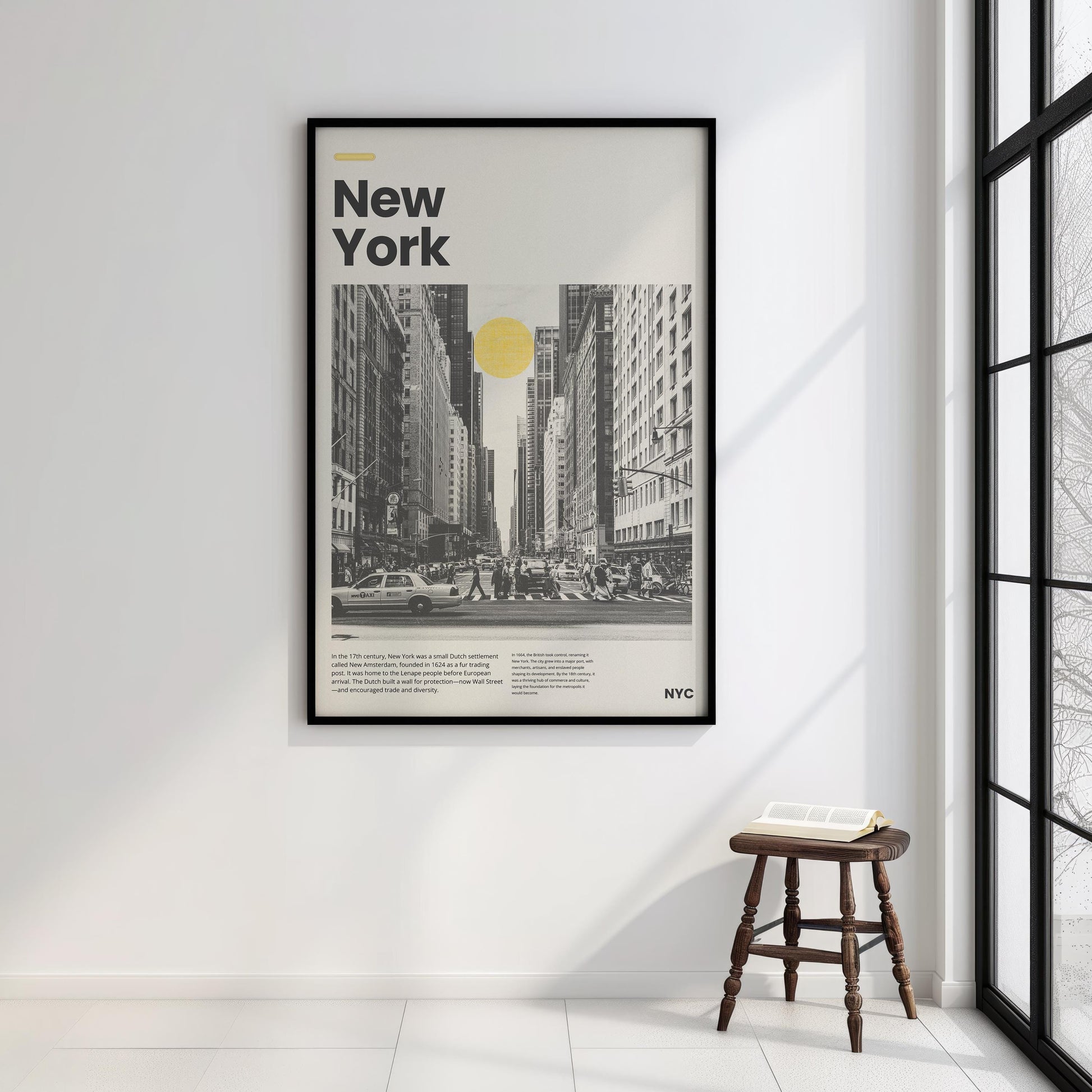 Englisch: Black-and-white New York City poster featuring a busy street with taxis and pedestrians. A vintage-style urban print with a bold yellow sun in the background. Modern minimalist wall decor for city lovers.

Deutsch: Schwarz-weißes New York Poster mit belebter Straße, Taxis und Fußgängern. Vintage-Stadtbild mit auffälliger gelber Sonne. Moderne minimalistische Wanddeko für Stadtliebhaber.