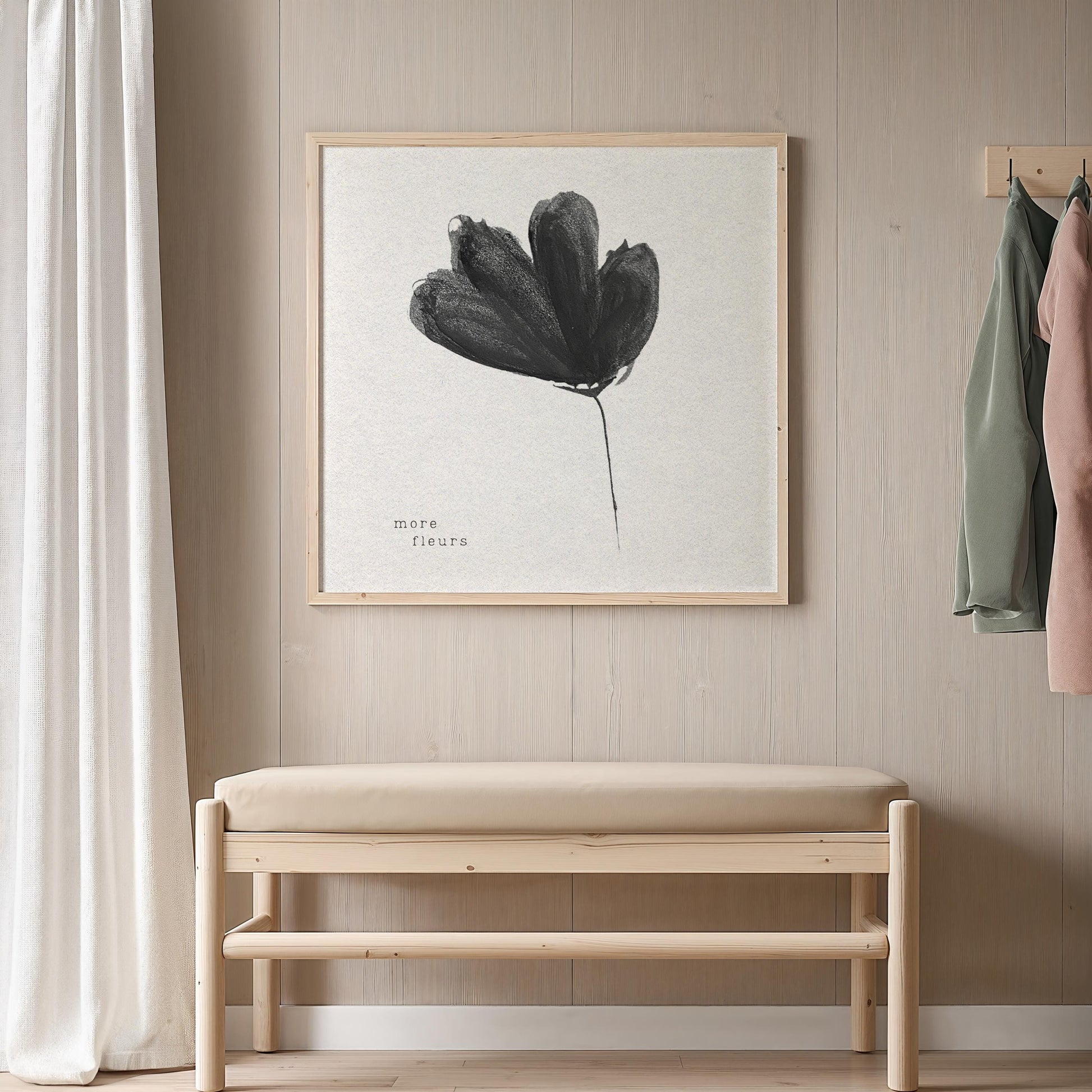 Schwarze, stilisierte Blume mit dem Schriftzug „more fleurs“ in moderner Schrift auf hellem Hintergrund. Minimalistisches Poster mit französischem Flair – perfekt für elegante, zurückhaltende Wohnräume.

🇬🇧 English:
Stylized black flower with the text “more fleurs” in modern typography on a light background. Minimalist poster with a French flair – ideal for elegant, understated interiors.