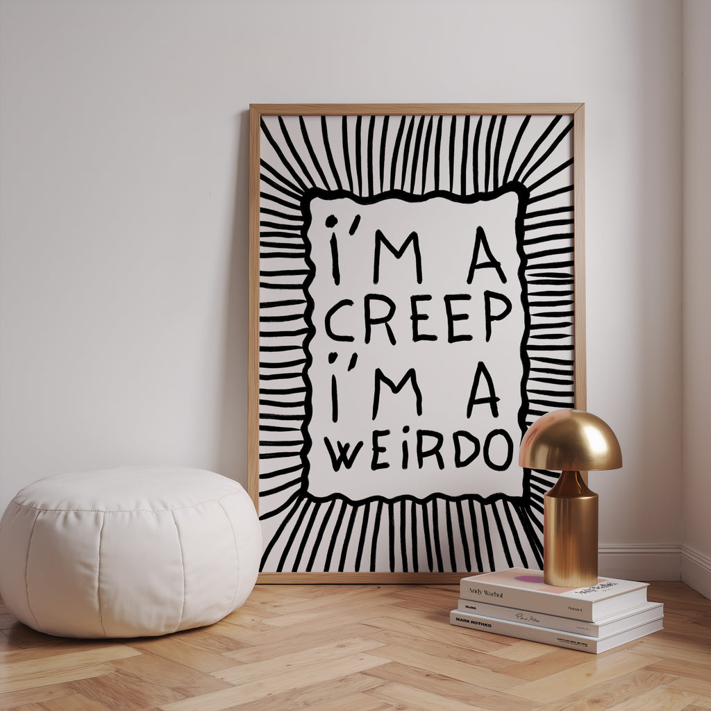 Schwarz weißes I’m A Weirdo Poster mit handgezeichneter Typografie und Linienmuster
Modernes Typography Poster im alternativen Indie Stil für kreative Wohnräume
Minimalistisches Statement Poster mit schwarzer Schrift und abstrakten Linien