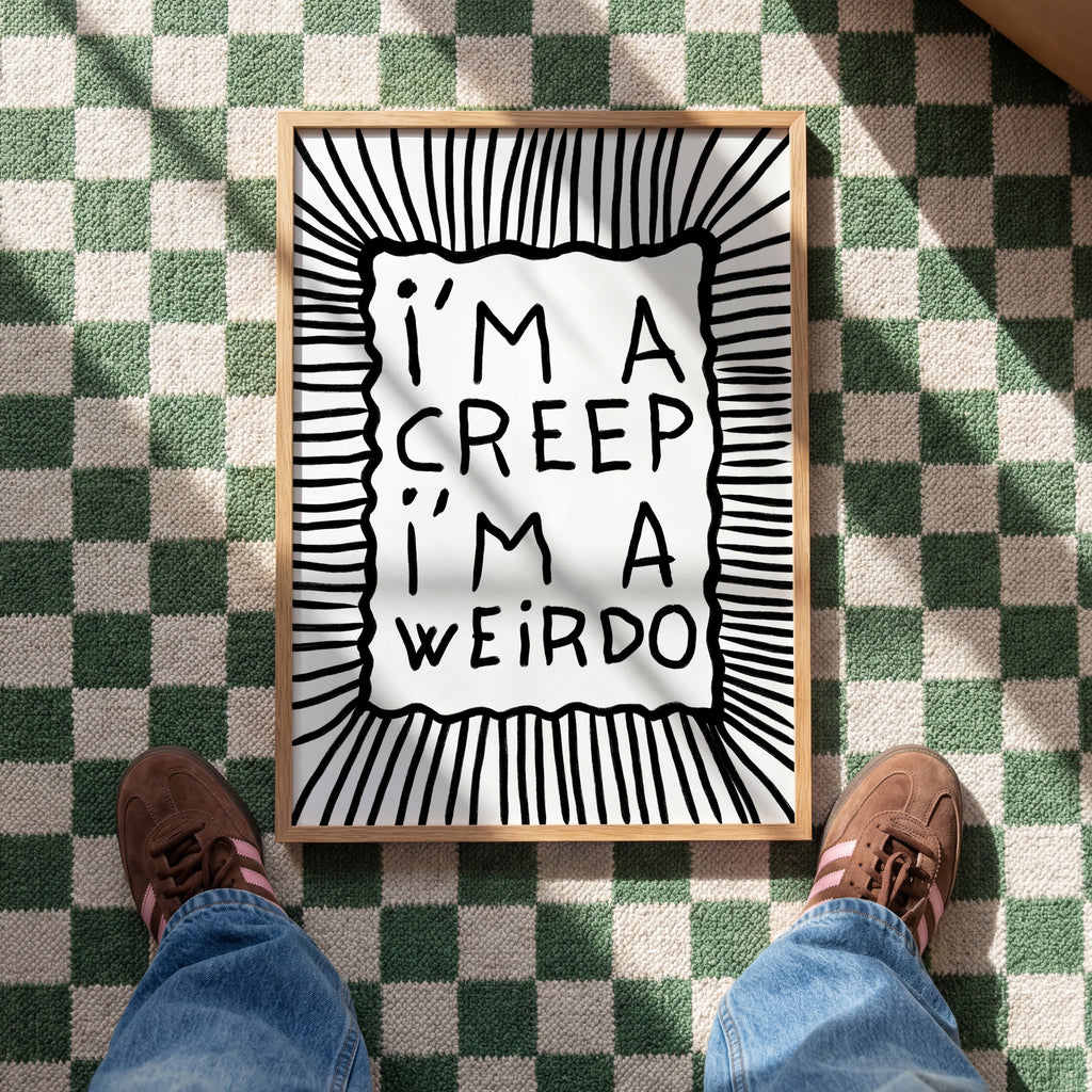 Schwarz weißes I’m A Weirdo Poster mit handgezeichneter Typografie und Linienmuster
Modernes Typography Poster im alternativen Indie Stil für kreative Wohnräume
Minimalistisches Statement Poster mit schwarzer Schrift und abstrakten Linien