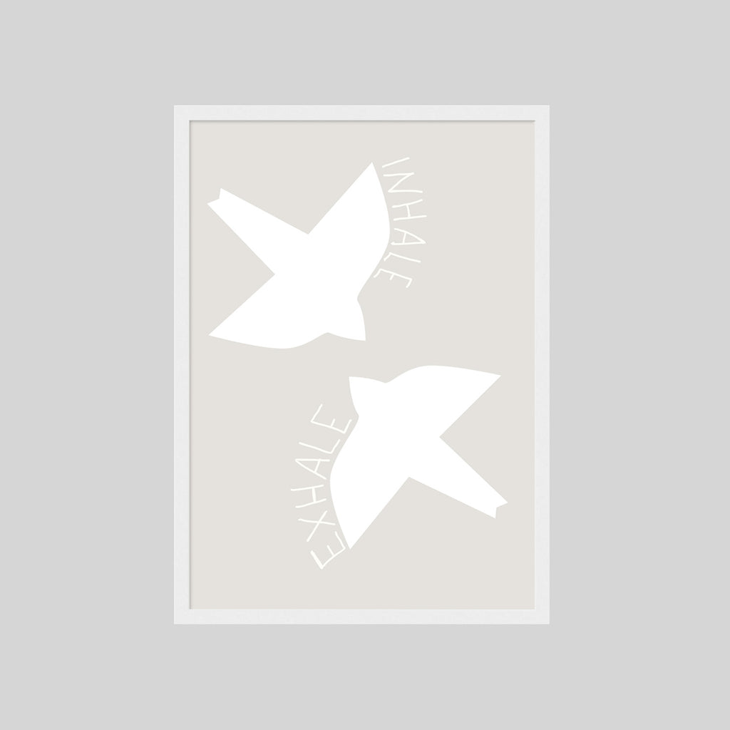 Minimalistisches Inhale Exhale Poster in Beige mit abstrakten Formen und moderner Typografie für Schlafzimmer

Mindfulness Poster mit Inhale Exhale Schriftzug im skandinavischen minimalistischen Design als moderne Wanddeko

Abstraktes Affirmation Poster in neutralen Beige-Tönen für Yoga Raum, Wohnzimmer oder modernes Büro