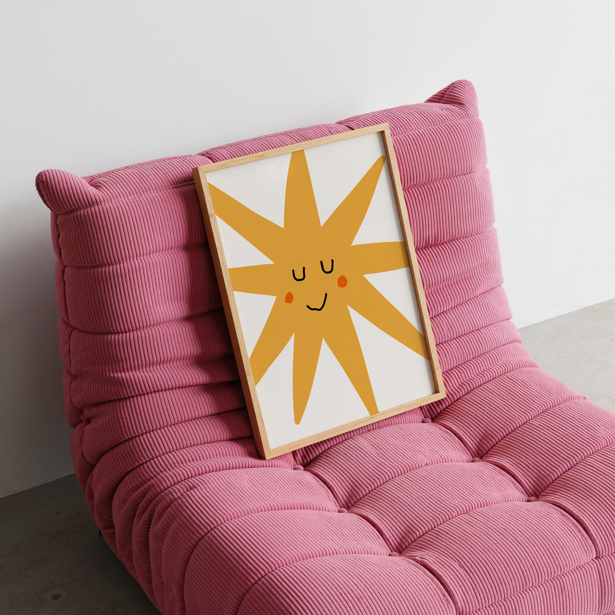 Minimalistisches Sonne Poster für das Kinderzimmer in warmem Gelb mit freundlichem Gesicht, moderne skandinavische Wandkunst für Babyzimmer, Spielzimmer oder liebevoll gestaltete Wohnräume mit heller, ruhiger Atmosphäre