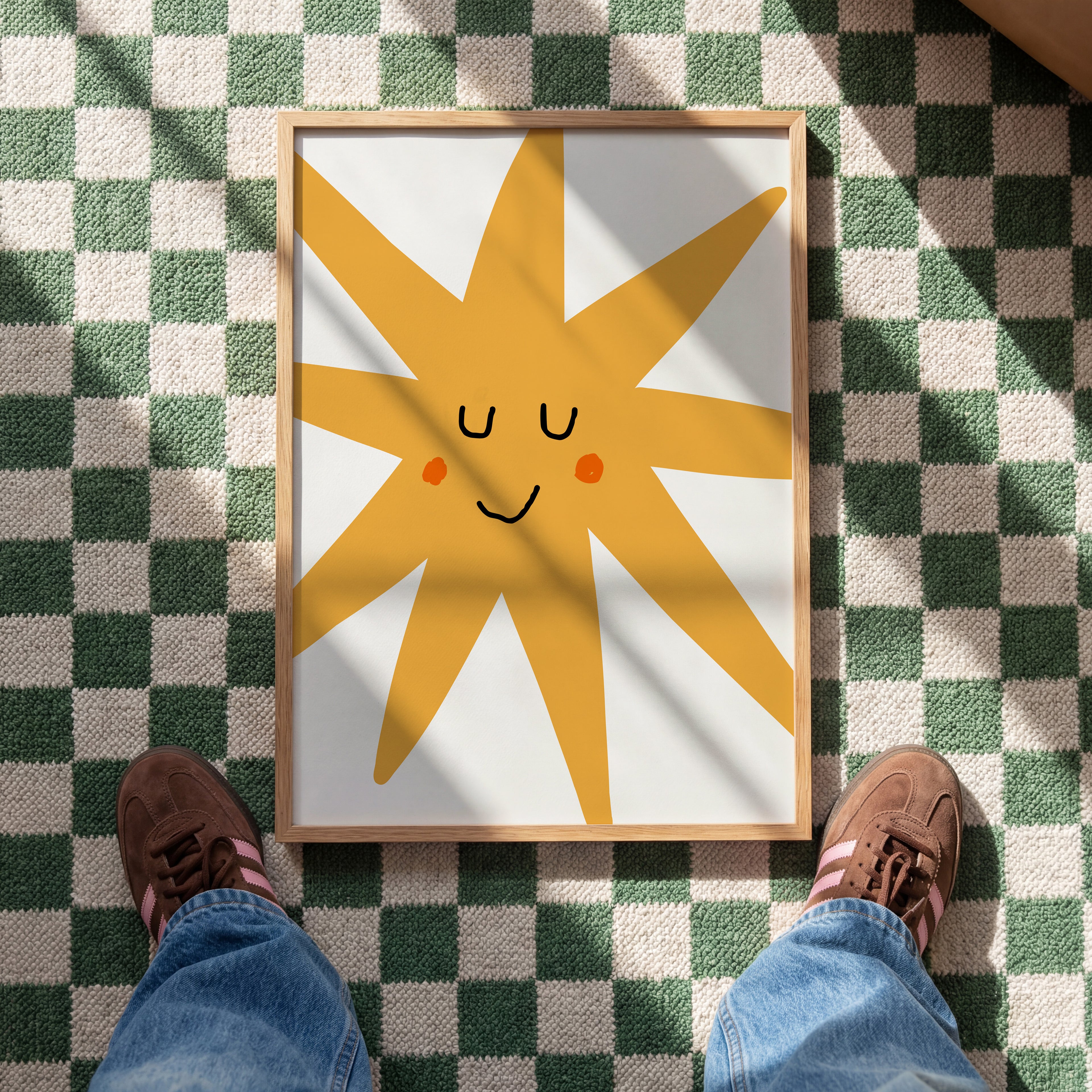 Minimalistisches Sonne Poster für das Kinderzimmer in warmem Gelb mit freundlichem Gesicht, moderne skandinavische Wandkunst für Babyzimmer, Spielzimmer oder liebevoll gestaltete Wohnräume mit heller, ruhiger Atmosphäre