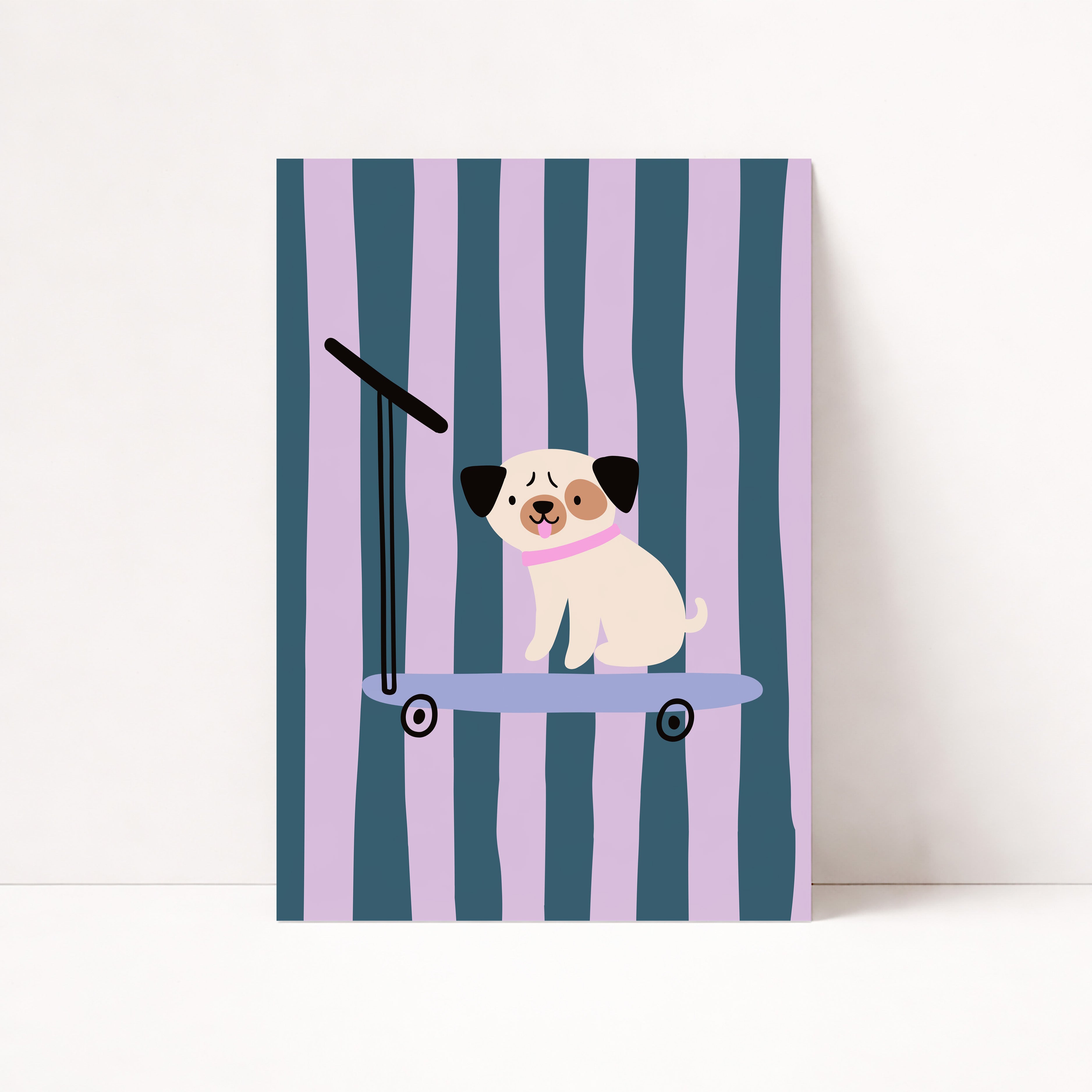 Süßes Kinderposter mit Mops auf Skateboard vor lila-blau gestreiftem Hintergrund – moderne Wanddeko für Kinderzimmer

Minimalistisches Mops Poster mit Skateboard Motiv im Retro Stil – stilvolle Wandkunst für Babyzimmer oder Spielzimmer