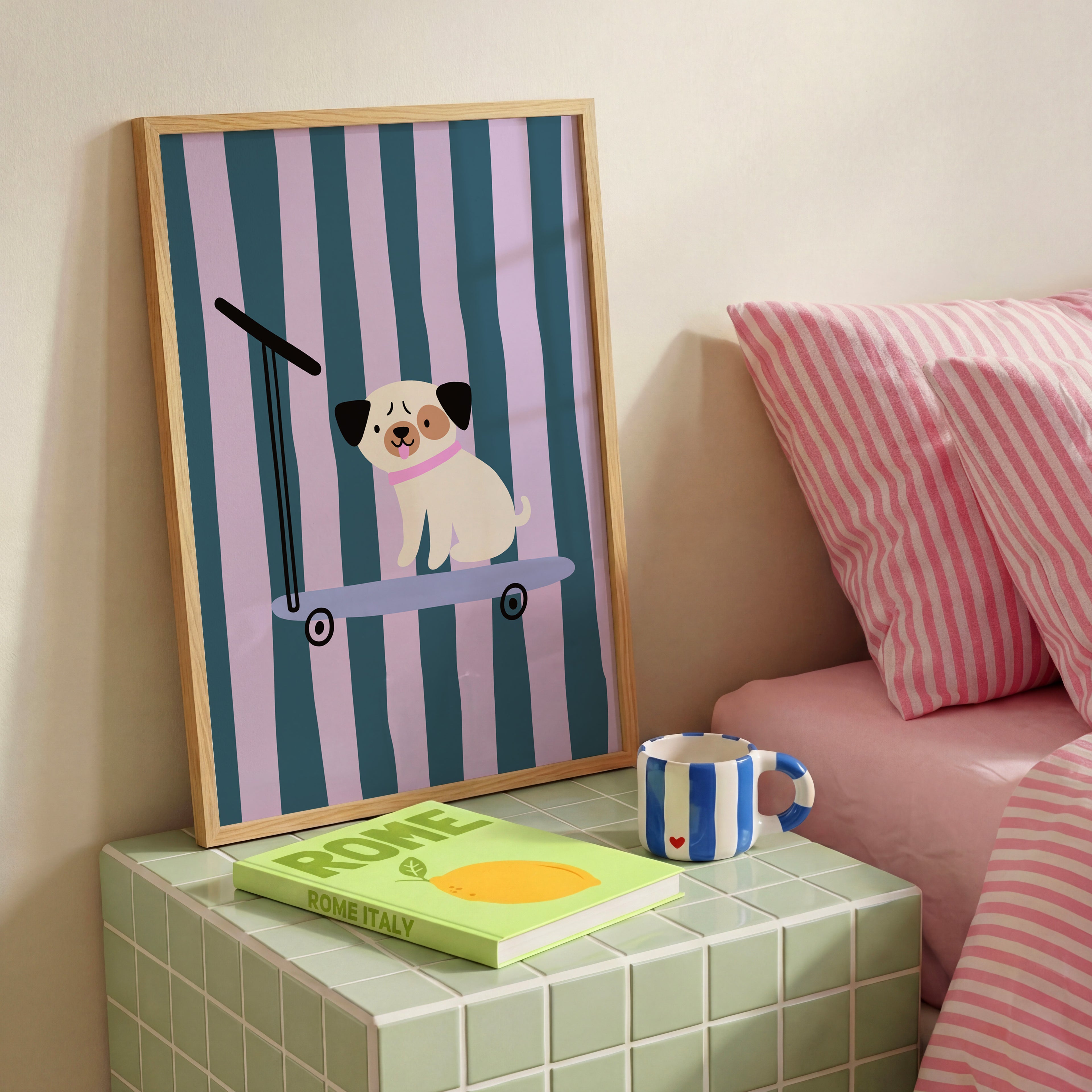 Süßes Kinderposter mit Mops auf Skateboard vor lila-blau gestreiftem Hintergrund – moderne Wanddeko für Kinderzimmer

Minimalistisches Mops Poster mit Skateboard Motiv im Retro Stil – stilvolle Wandkunst für Babyzimmer oder Spielzimmer