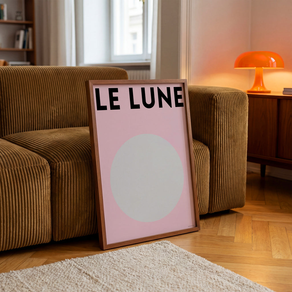 Minimalistisches Le Lune Poster mit abstraktem Mondmotiv in sanften Rosatönen
Modernes Mond Poster im skandinavischen Stil für stilvolle Wohnräume
Ästhetisches Moon Wall Art Poster mit minimalistischer Typografie und softem Design
Abstraktes Le Lune Wandbild mit grafischem Mondkreis und modernem Interior Look
Skandinavisches Poster mit Mondmotiv und rosa Hintergrund für modernes Wohnzimmer