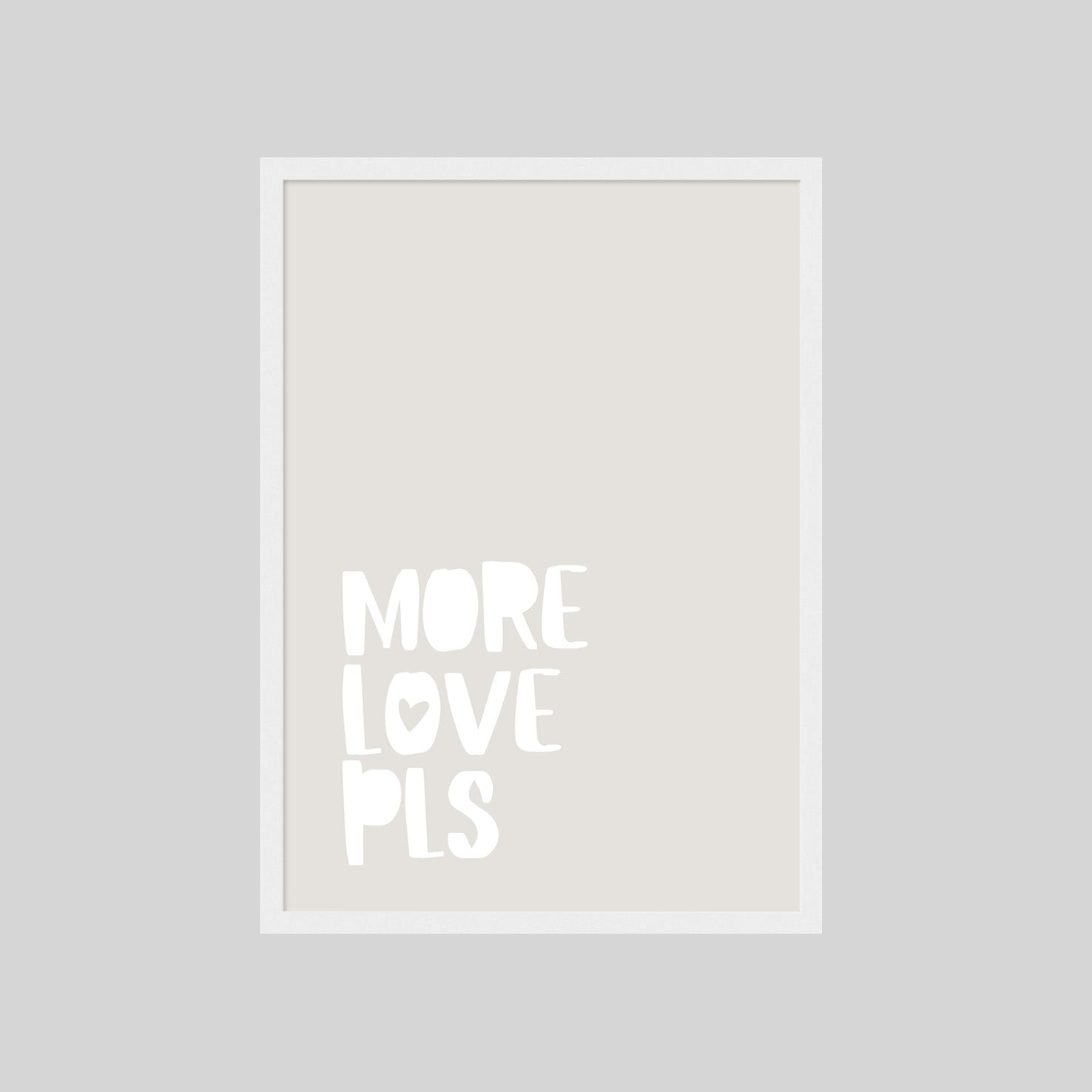 Aesthetic Wandbild mit modernem Schriftzug More Love Pls – ruhige Typografie Kunst für skandinavische Räume