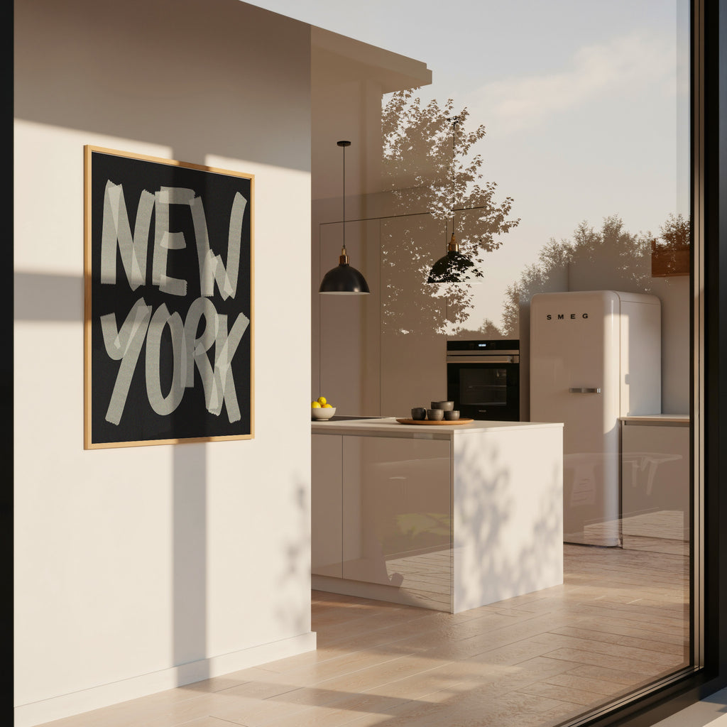 rbanes New York Poster mit großer Schwarz-Weiß-Typografie im modernen Street-Art Stil

Typografie Wandbild mit New York Schriftzug als moderne Wanddeko für Wohnzimmer und Büro

Minimalistisches New York Poster in Schwarz-Weiß mit markantem urbanem Design

Modernes City Poster mit großem New York Schriftzug für Loft, Büro oder Flur

Grafisches Typografie Poster mit New York Motiv und monochromer Gestaltung für moderne Wohnräume