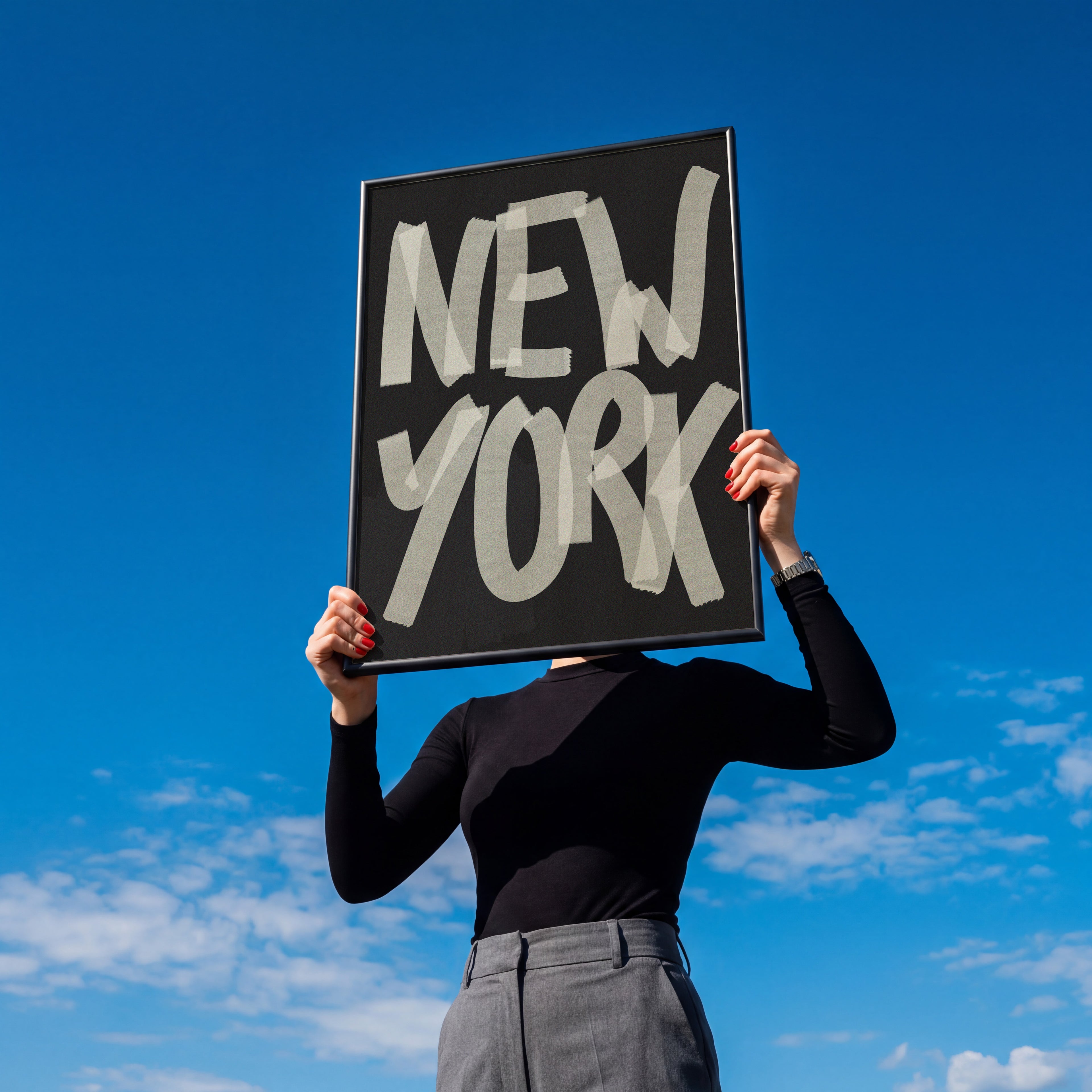 rbanes New York Poster mit großer Schwarz-Weiß-Typografie im modernen Street-Art Stil

Typografie Wandbild mit New York Schriftzug als moderne Wanddeko für Wohnzimmer und Büro

Minimalistisches New York Poster in Schwarz-Weiß mit markantem urbanem Design

Modernes City Poster mit großem New York Schriftzug für Loft, Büro oder Flur

Grafisches Typografie Poster mit New York Motiv und monochromer Gestaltung für moderne Wohnräume