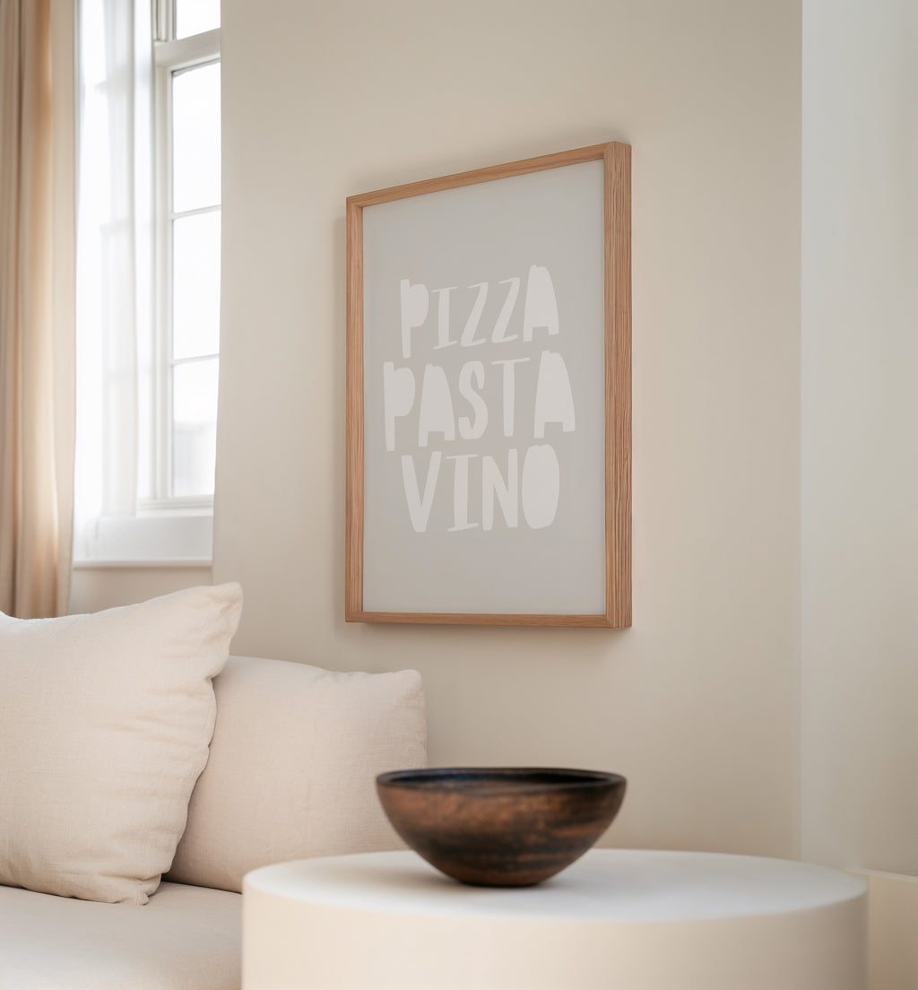 Beiges Pizza Pasta Vino Wandbild mit Schriftzug – ästhetisches Food Poster für Küche, Wohnzimmer oder Café-Bereich