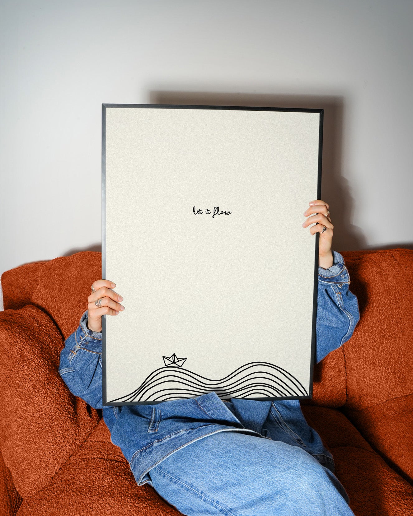 Minimalistisches Let it Flow Poster mit Line Art Wellen – moderne Wanddeko für Wohnzimmer

Schwarz weißes Typografie Poster mit Let it Flow Schriftzug – stilvolle Wandkunst für Büro