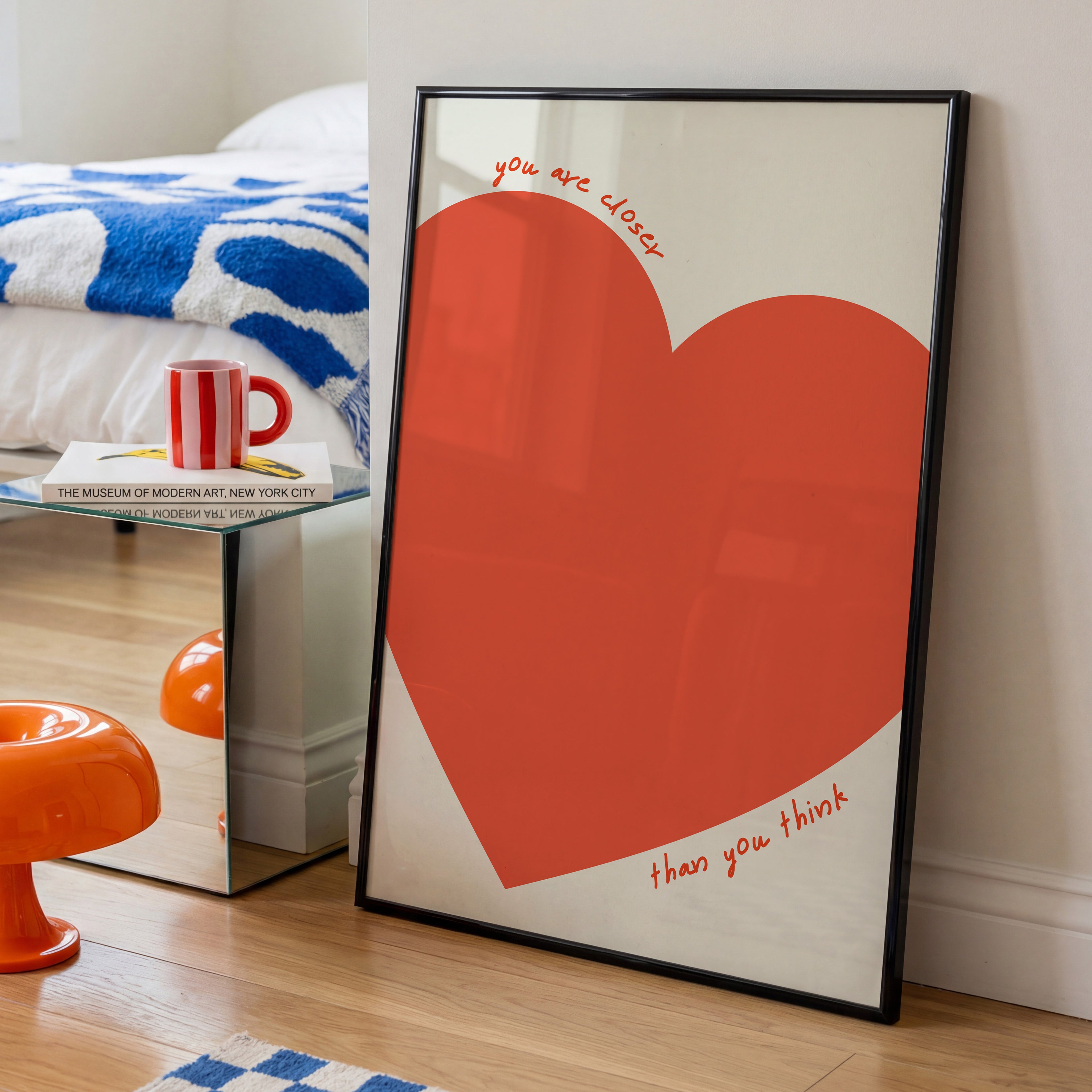 Minimalistisches Poster mit großem roten Herz und handgeschriebenem Schriftzug You are closer than you think – moderne Wanddeko für Wohnzimmer

Aesthetic Typografie Poster mit emotionalem Spruch und Herzmotiv in warmem Rot – stilvolle Wandkunst für Schlafzimmer oder Büro