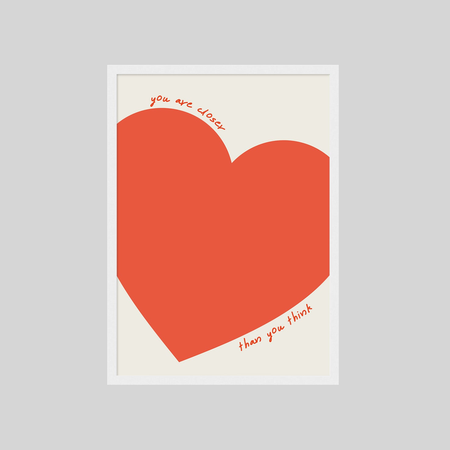 Minimalistisches Poster mit großem roten Herz und handgeschriebenem Schriftzug You are closer than you think – moderne Wanddeko für Wohnzimmer

Aesthetic Typografie Poster mit emotionalem Spruch und Herzmotiv in warmem Rot – stilvolle Wandkunst für Schlafzimmer oder Büro