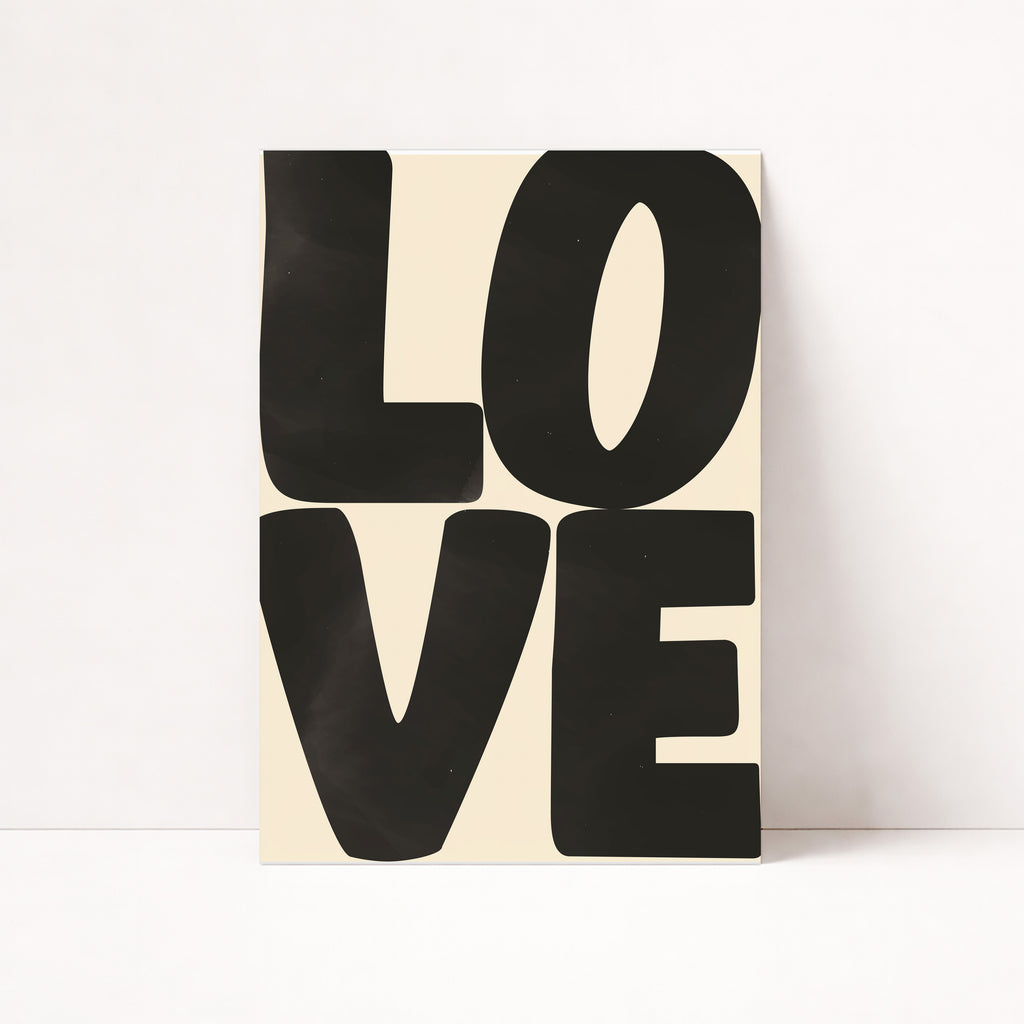 Minimalistisches LOVE Poster in Schwarz-Beige mit moderner Typografie – stilvolle Wanddeko für Wohnzimmer
Typografie Poster mit Schriftzug LOVE im modernen Stil – elegante Wandkunst in neutralen Farben