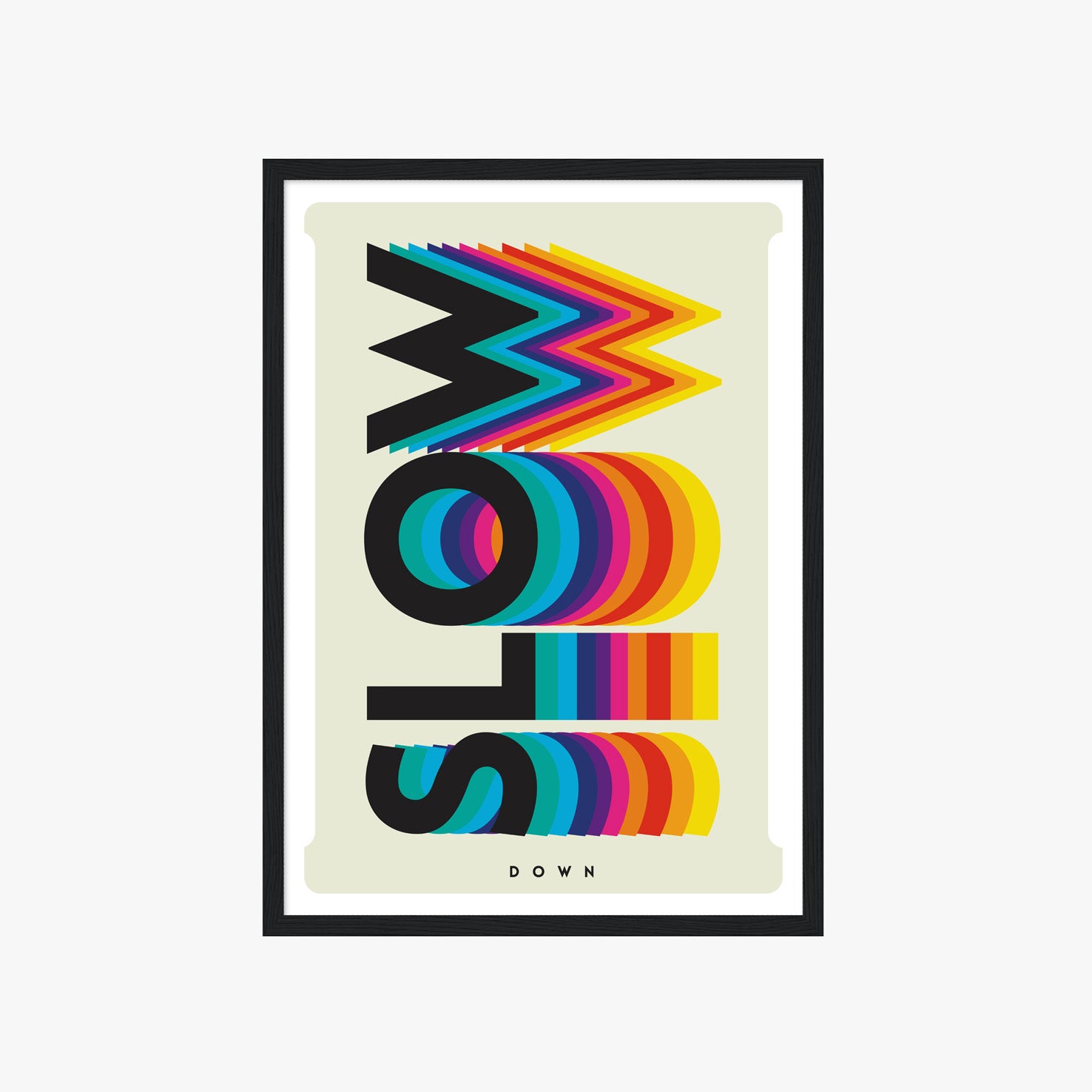 Retro Typografie Poster mit Schriftzug Slow Down in bunten Farben – moderne Wanddeko für Wohnzimmer oder Büro