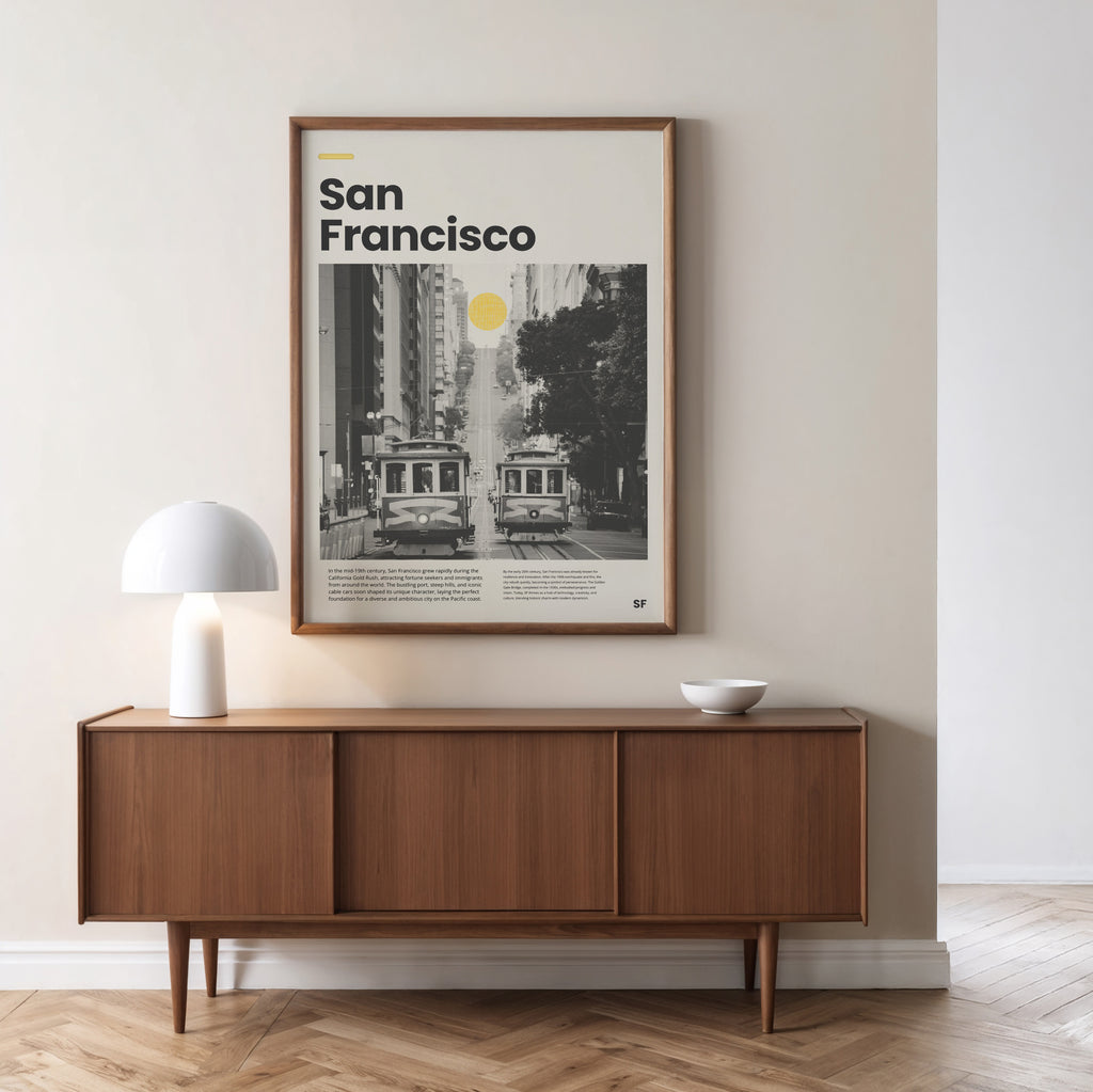 Schwarzweiß Architekturposter aus San Francisco mit gelber Sonne als Akzent

Minimalistisches Travel Poster San Francisco mit historischer Straßenbahn

Städtedruck USA mit Cable Cars in cleanem skandinavischem Design