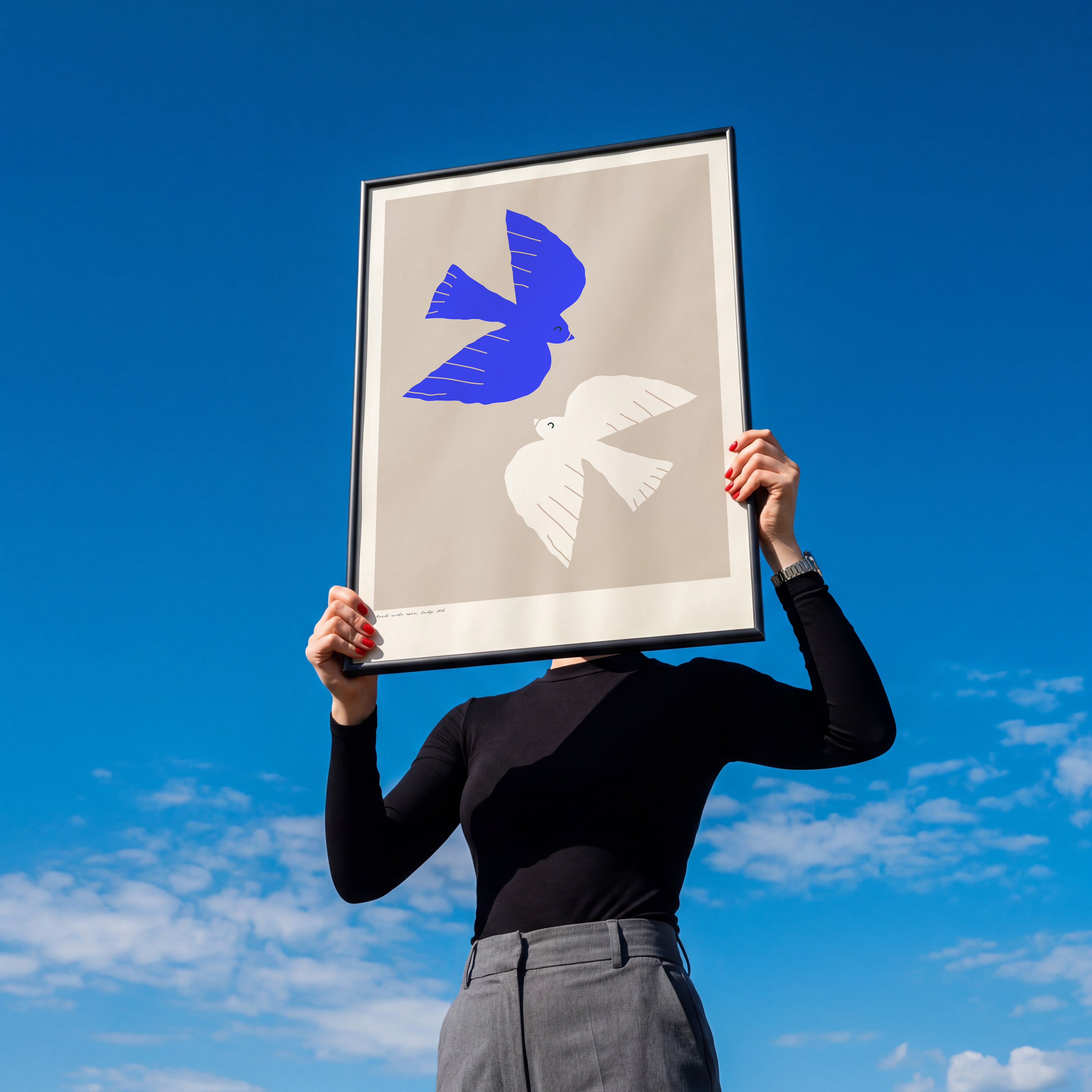 Zeitloses Bird Poster mit sanften Farben – minimalistische Wandkunst für Wohnzimmer
