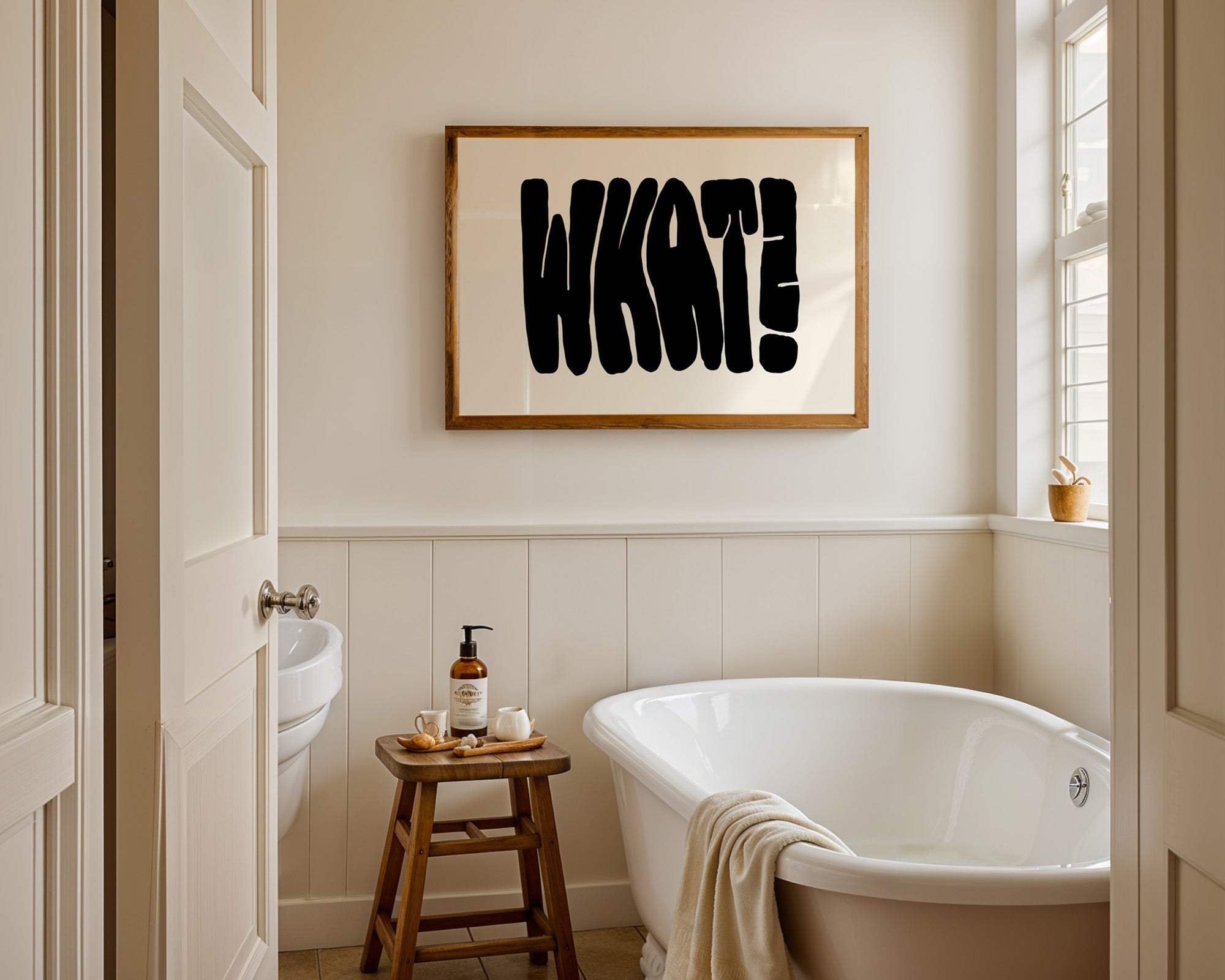 Minimalistisches Typografie Poster mit großem schwarzem What Schriftzug auf hellem Hintergrund – moderne Wanddeko für Wohnzimmer

Bold Typography Poster mit ausdrucksstarker schwarzer Typografie im minimalistischen Design – modernes Statement Wandbild für Büro