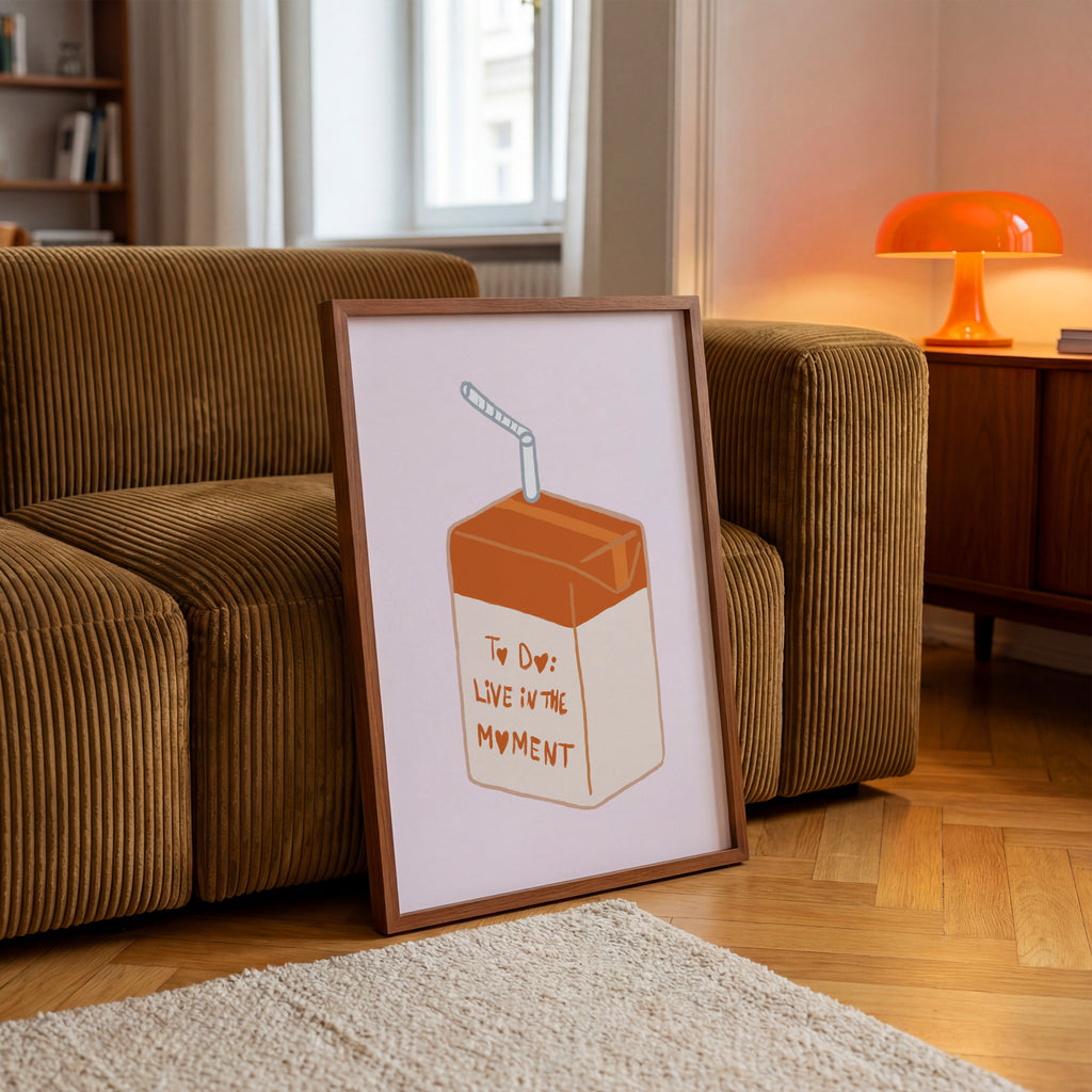 Verspieltes Poster mit illustrierter Getränkepackung und Live In The Moment Schriftzug in Pastelltönen – moderne Wanddeko für Küche

Modernes Food Poster mit handgezeichneter Drink Illustration und positivem Statement – stilvolle Wandkunst für kreative Wohnräume