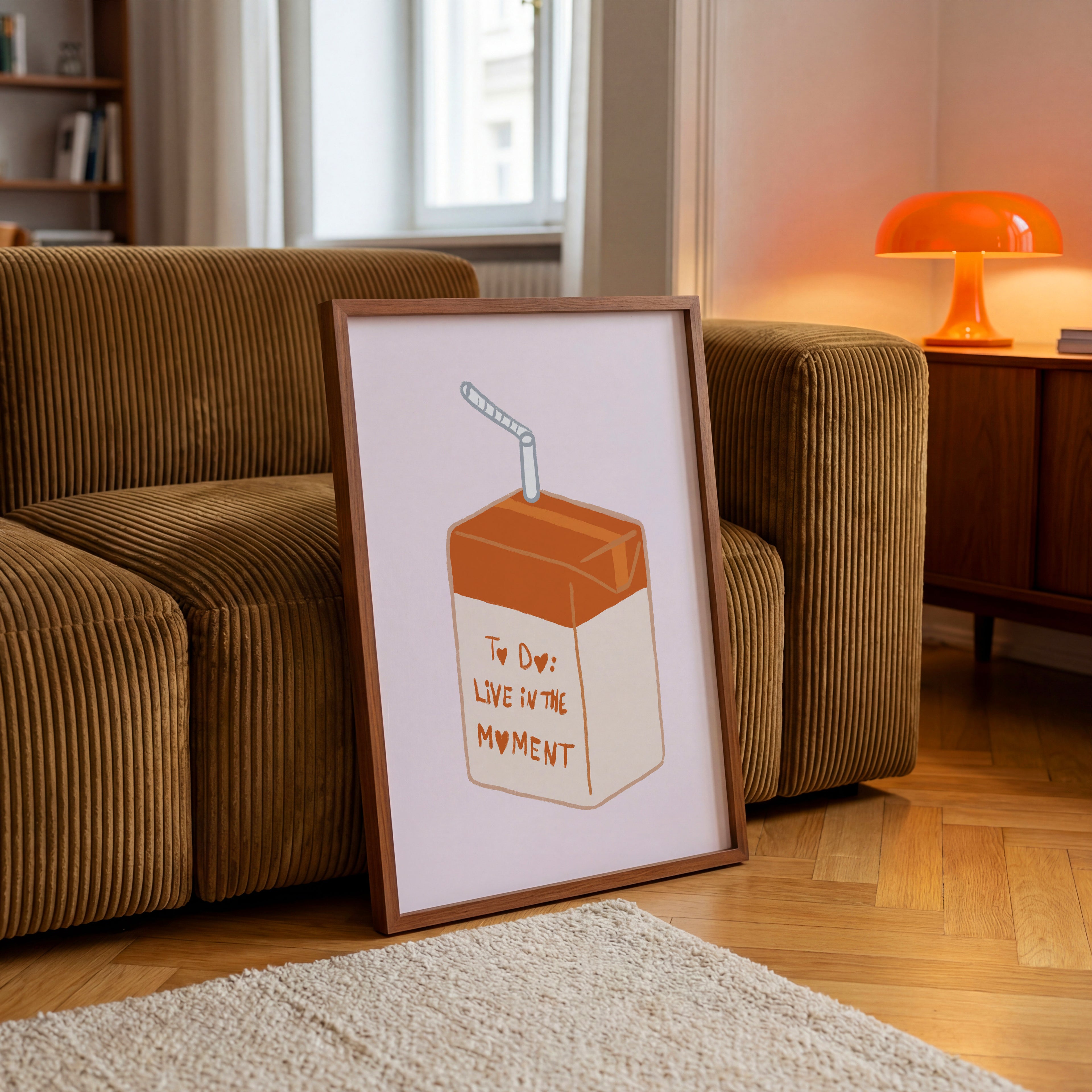 Verspieltes Poster mit illustrierter Getränkepackung und Live In The Moment Schriftzug in Pastelltönen – moderne Wanddeko für Küche

Modernes Food Poster mit handgezeichneter Drink Illustration und positivem Statement – stilvolle Wandkunst für kreative Wohnräume