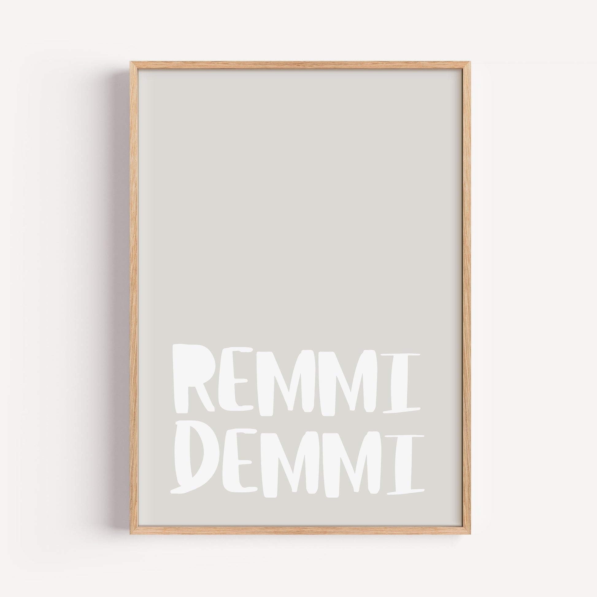 Poster "REMMIDEMMI" – Bold typography on a beige background. A creative statement piece for minimalist spaces with humor and style.