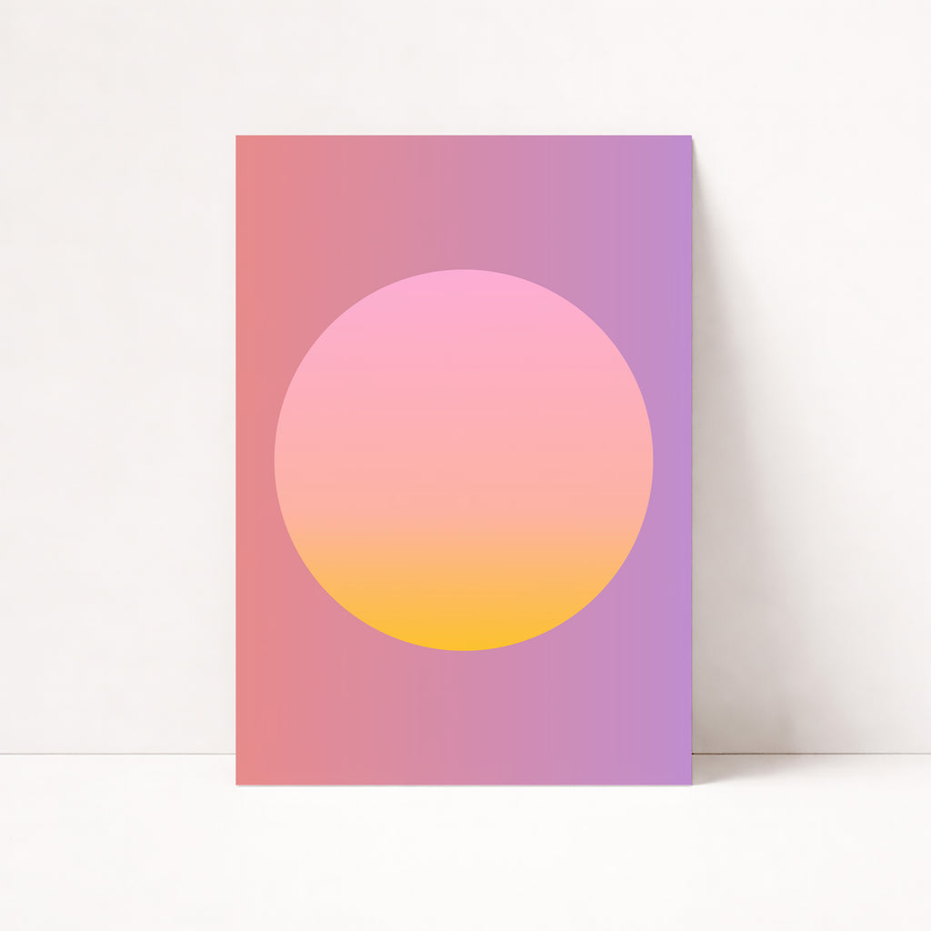 Minimalistisches Sunset Gradient Circle Poster mit sanften Pastellfarben als moderne Wanddeko fürs Wohnzimmer

Abstraktes Farbverlauf Poster mit Kreisdesign in Rosa, Gelb und Lavendel für skandinavisches Interior Design