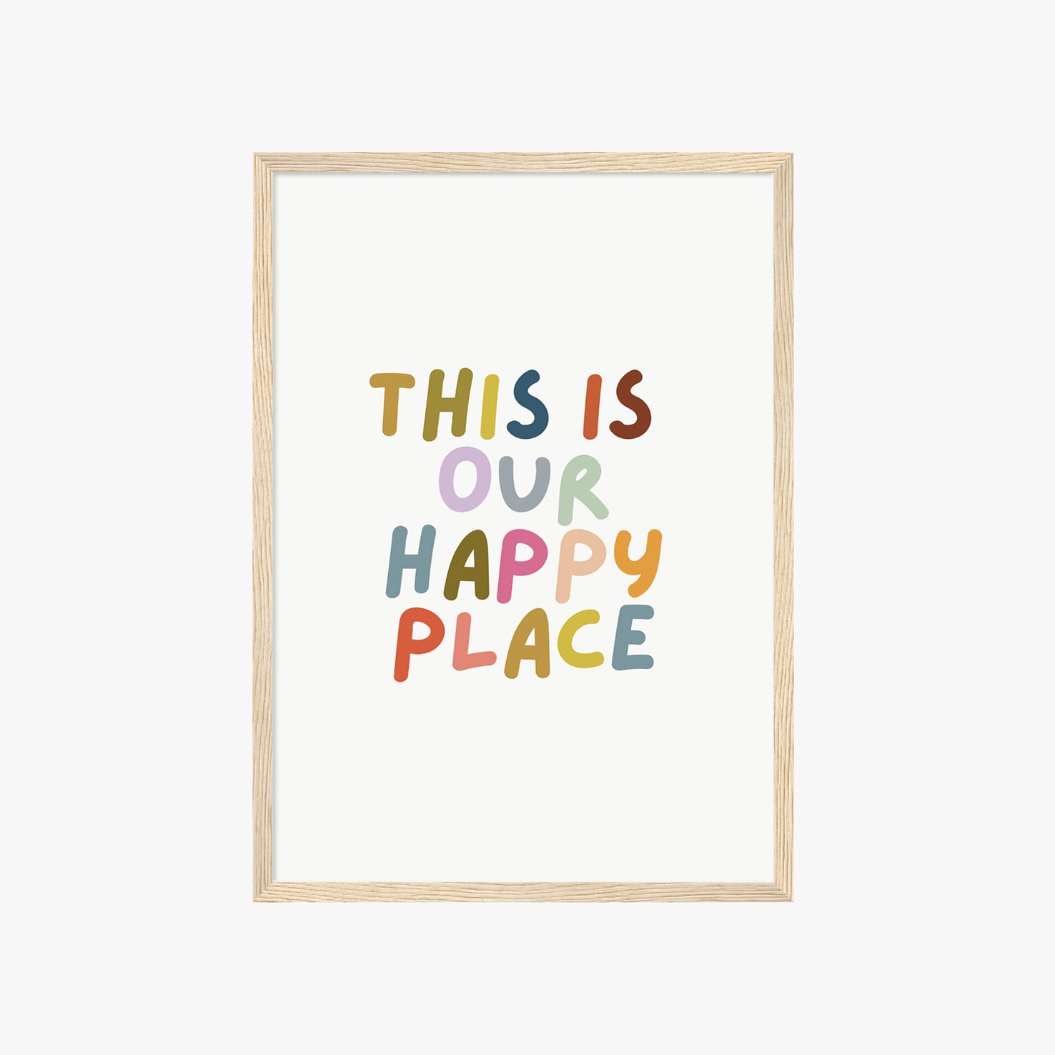 Farbenfrohes Typografie Poster mit Schriftzug This Is Our Happy Place – moderne Wanddeko für Wohnzimmer