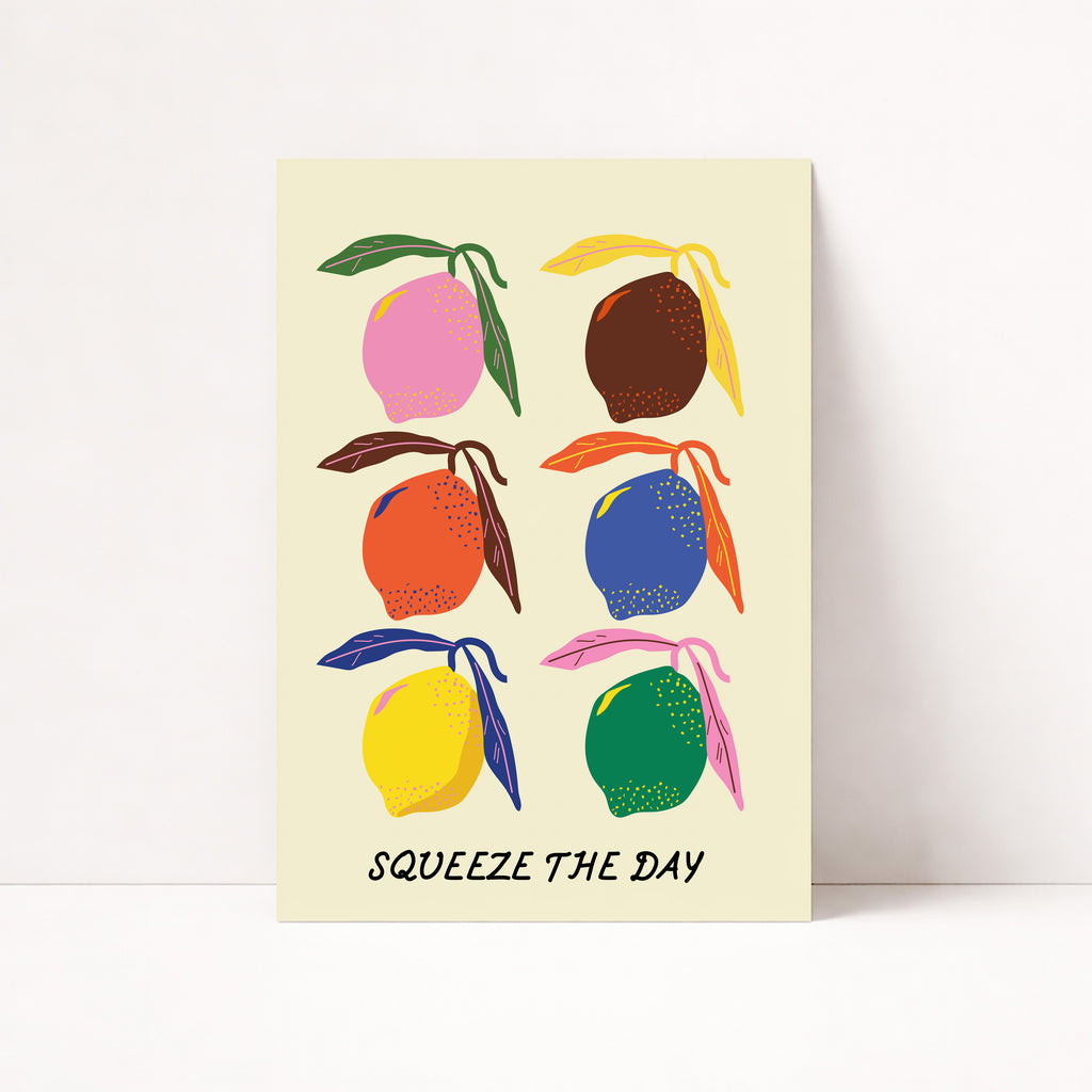Farbenfrohes Zitronen Poster im Retro Stil mit Squeeze The Day Schriftzug – moderne Wanddeko für Küche oder Wohnzimmer

Modernes Food Poster mit bunten Zitronen Illustration und motivierendem Statement – stilvolle Wandkunst für Zuhause