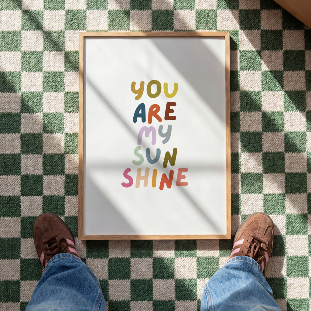 Modernes Typografie Wandbild mit You Are My Sunshine Schriftzug in sanften Retrofarben